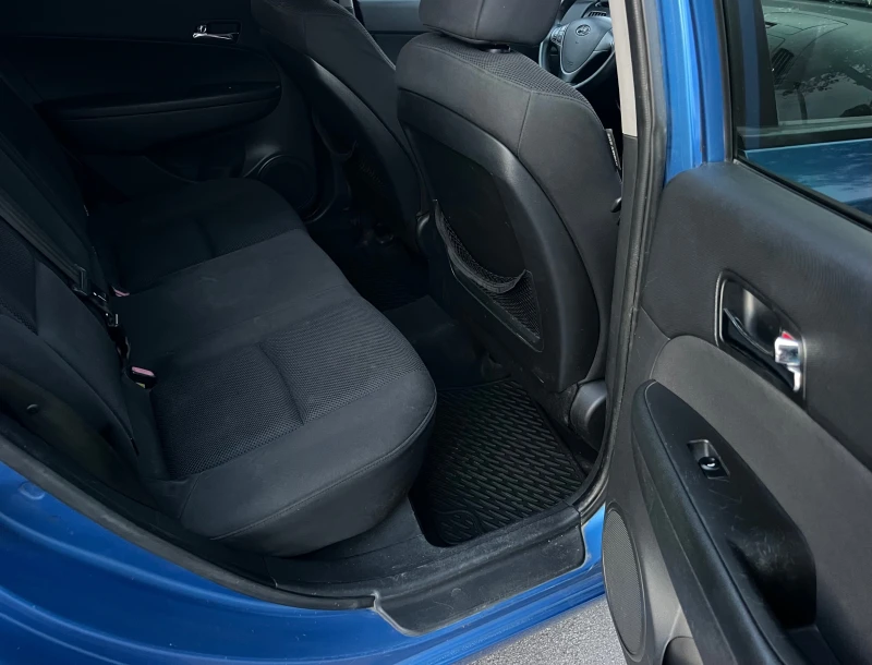 Hyundai I30 1.6CRDI KLIMATIK/UNIKAT, снимка 17 - Автомобили и джипове - 52268501