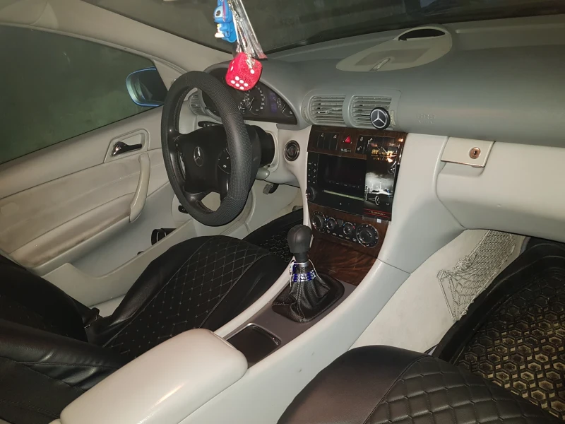 Mercedes-Benz C 200, снимка 3 - Автомобили и джипове - 53111270