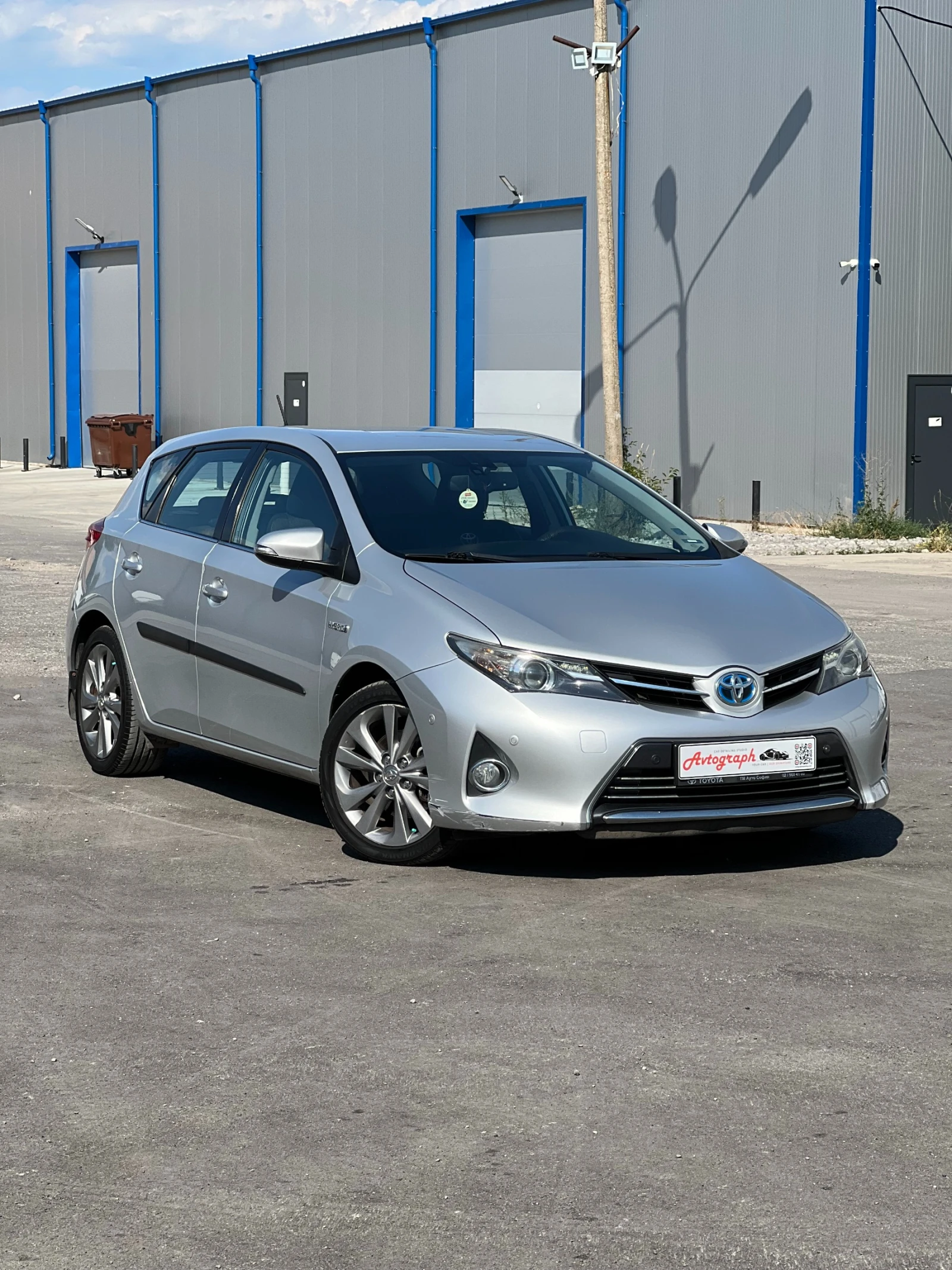 Toyota Auris 1.8* HYBRID* 1 СОБСТВЕНИК*  - изображение 3