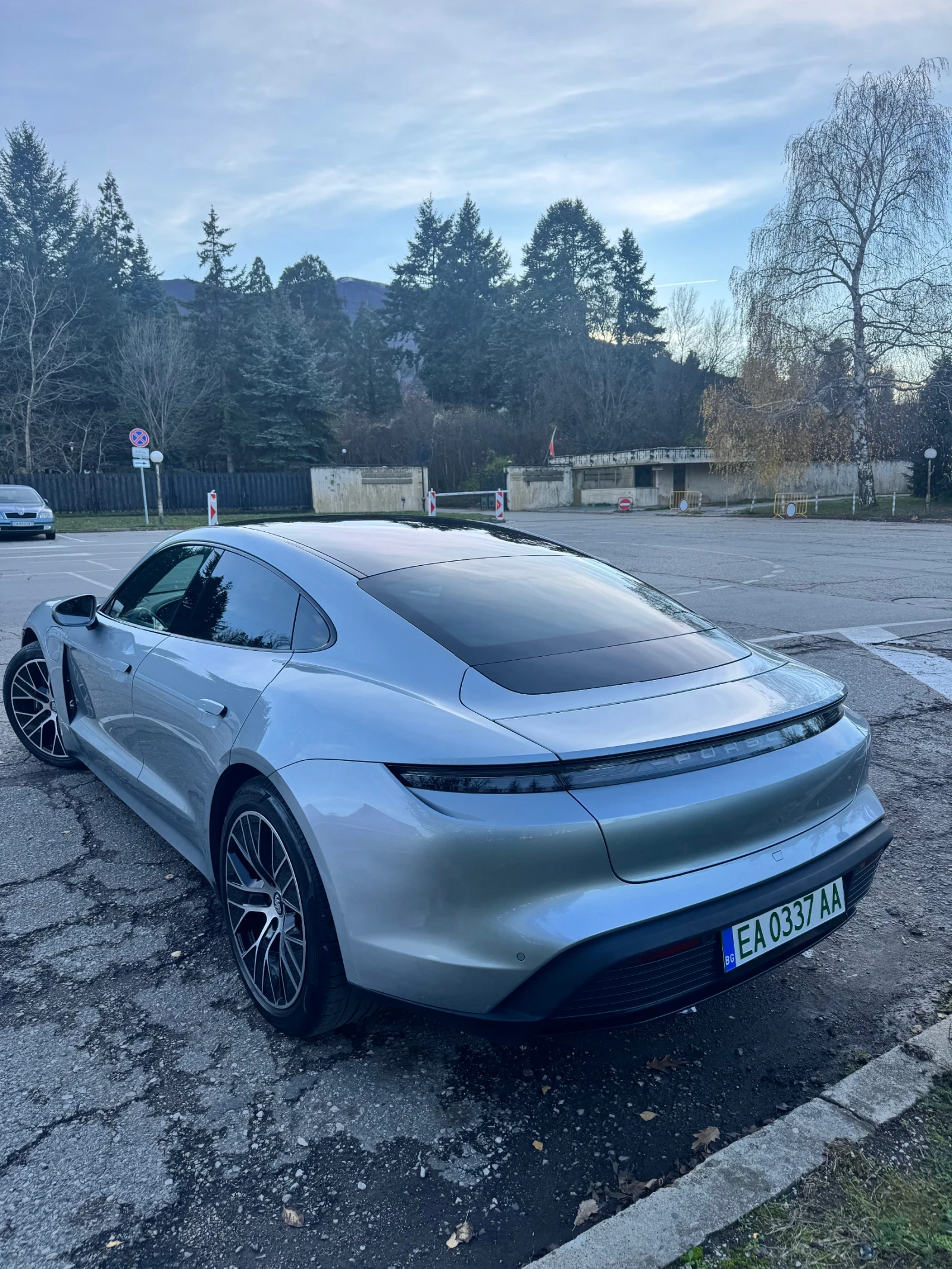 Porsche Taycan Chrono Pano FUll   | Mobile.bg   6