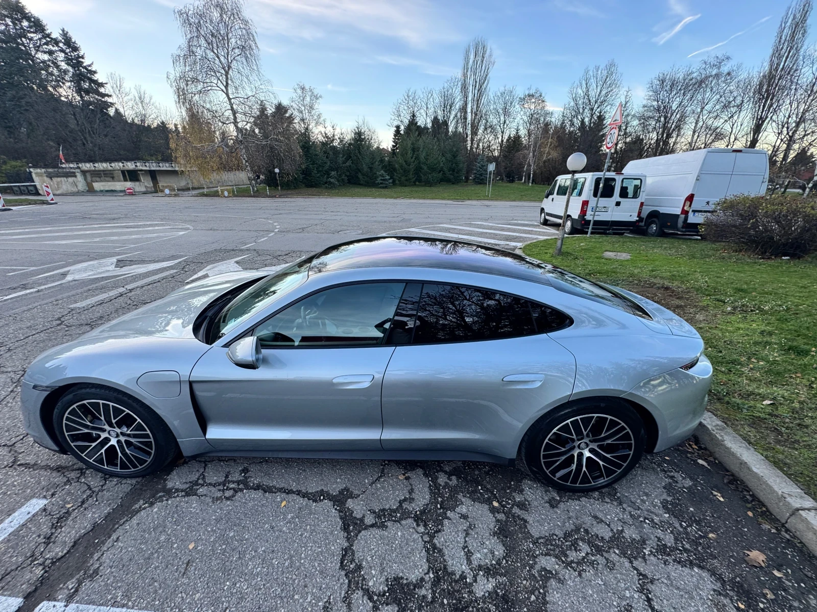 Porsche Taycan Chrono Pano FUll   | Mobile.bg   3