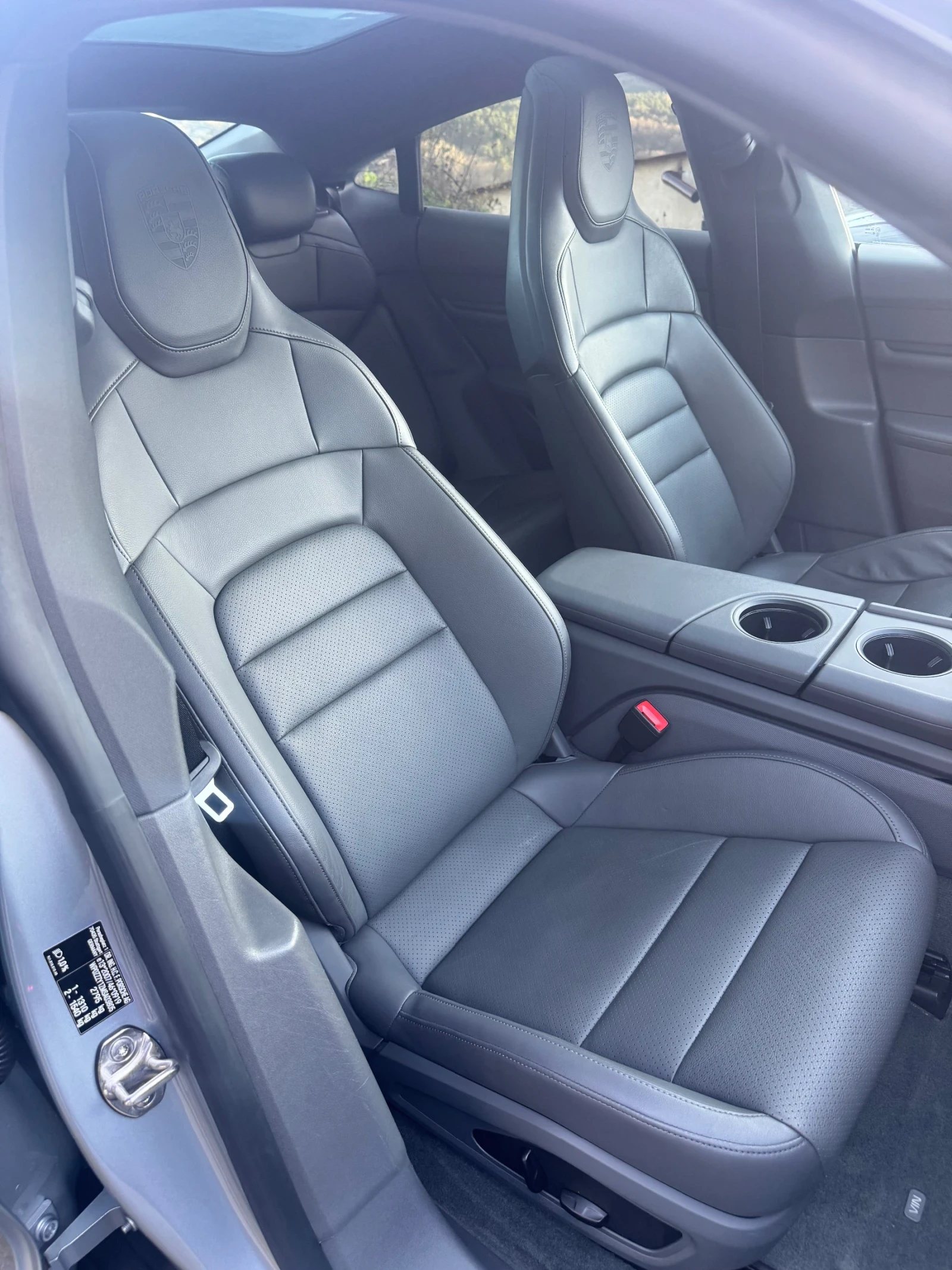 Porsche Taycan Chrono Pano FUll   | Mobile.bg   11