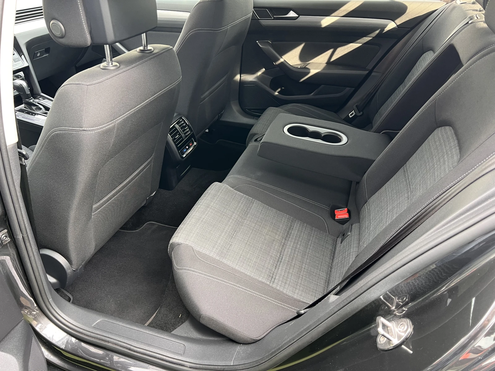 VW Passat BUSINESS/2.0TDI/150k.c./7-DSG/ГАРАНЦИЯ - изображение 9