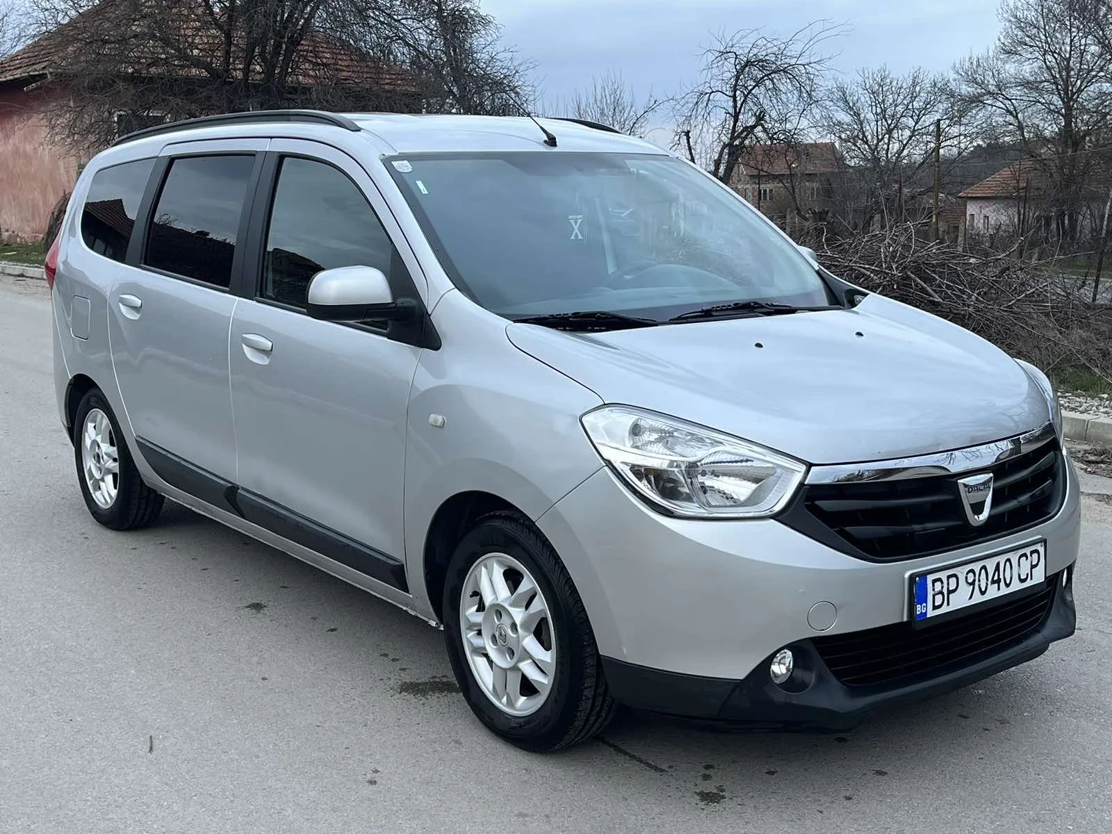 Dacia Lodgy 1.5 dci, снимка 3 - Автомобили и джипове - 53890793
