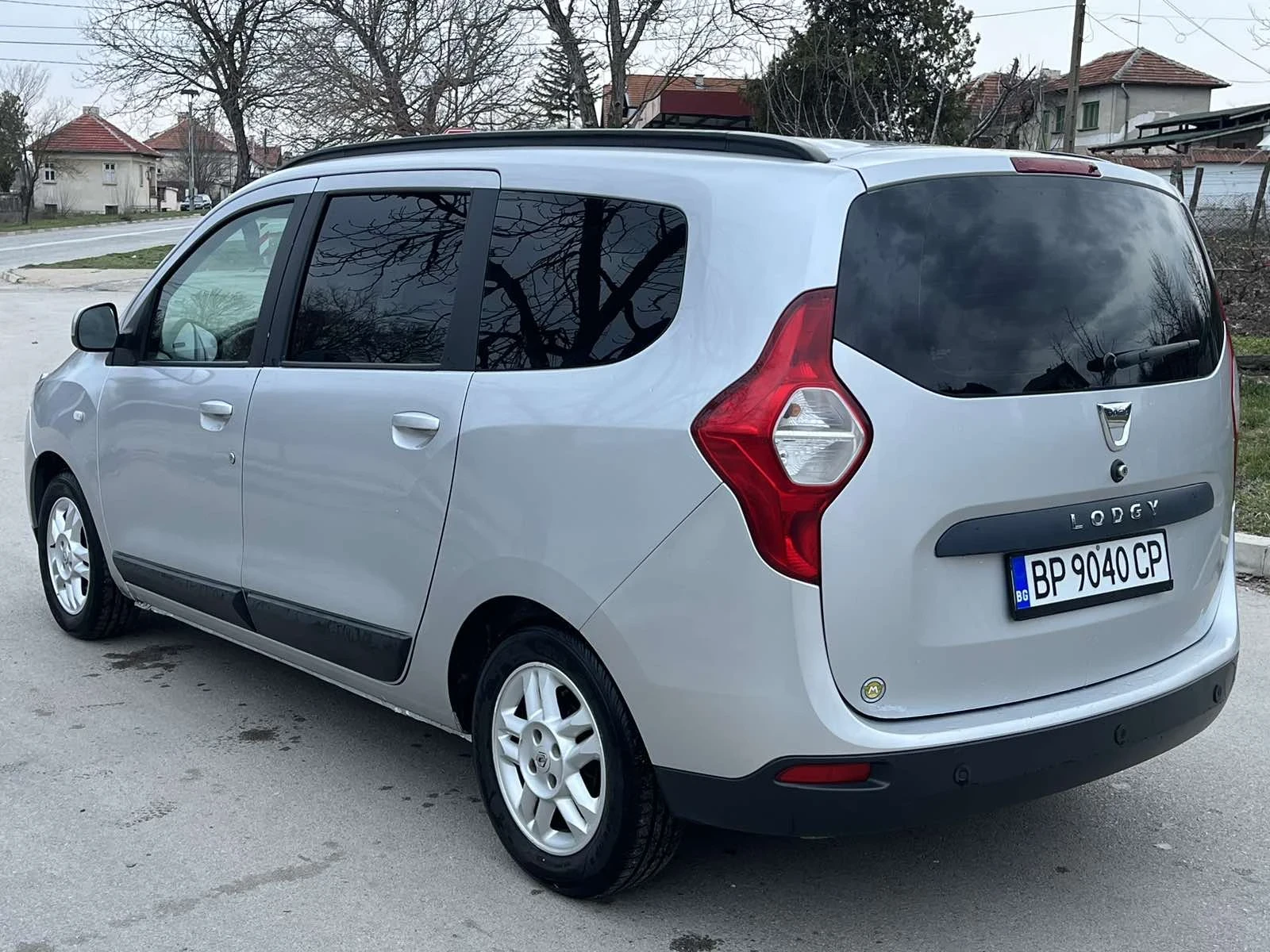 Dacia Lodgy 1.5 dci, снимка 5 - Автомобили и джипове - 53890793