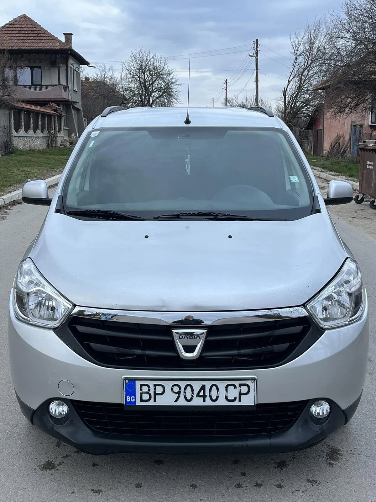 Dacia Lodgy 1.5 dci, снимка 2 - Автомобили и джипове - 53890793