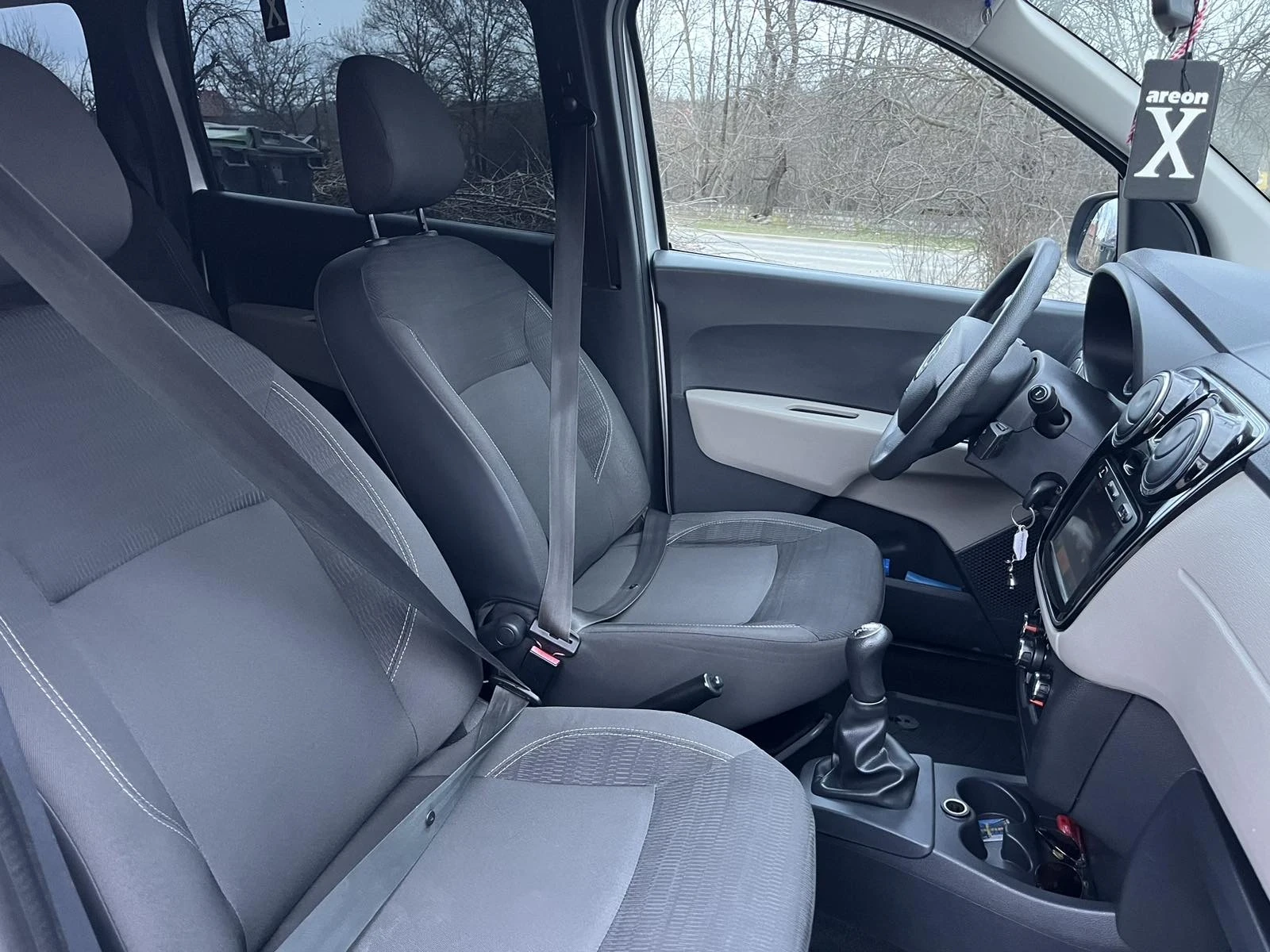 Dacia Lodgy 1.5 dci, снимка 10 - Автомобили и джипове - 53890793