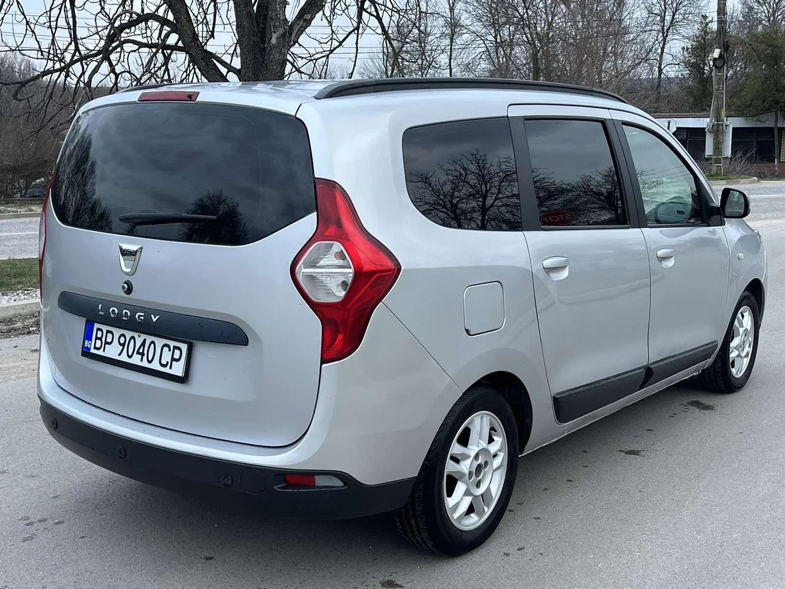 Dacia Lodgy 1.5 dci, снимка 4 - Автомобили и джипове - 53890793