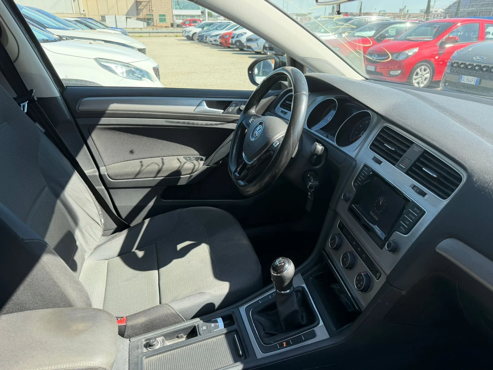 VW Golf 1.6 TDI 110 CV 5P Executive BlueMotion Technology, снимка 6 - Автомобили и джипове - 53934064