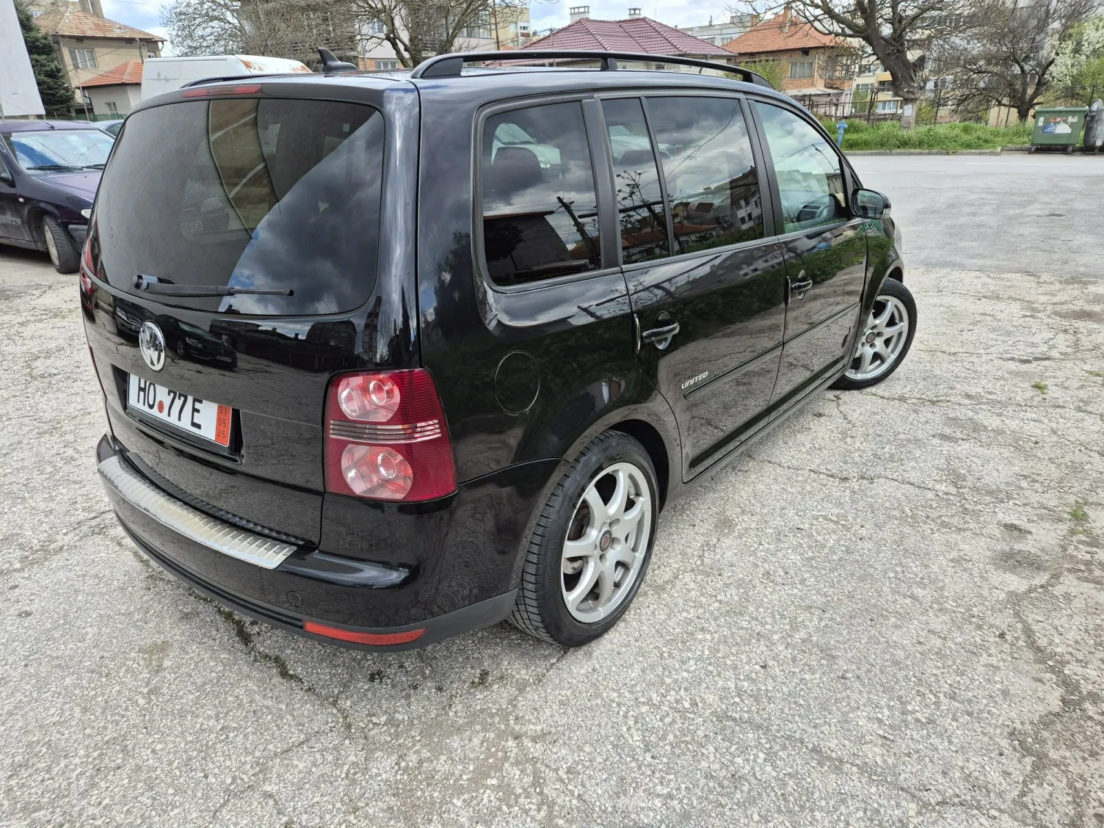 VW Touran 1.9 TDI 105kc 7Места, снимка 8 - Автомобили и джипове - 54302875