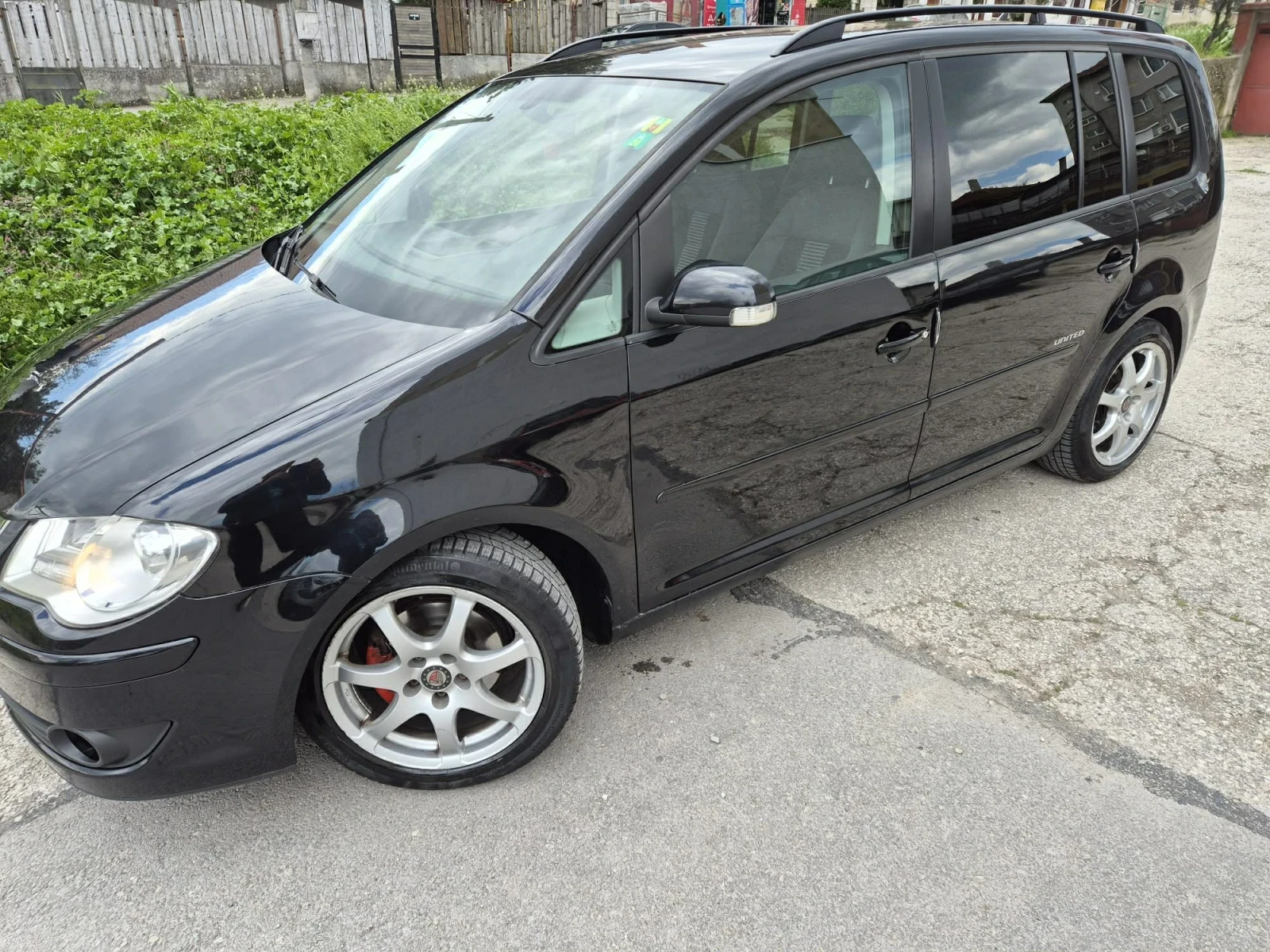 VW Touran 1.9 TDI 105kc 7Места, снимка 4 - Автомобили и джипове - 54302875