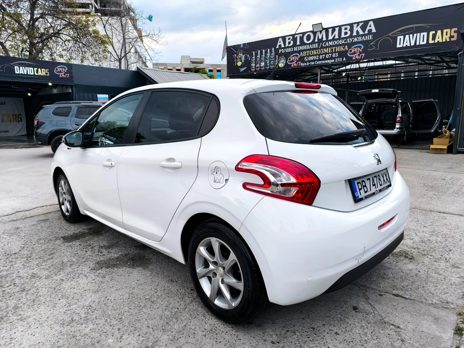 Peugeot 208, снимка 5 - Автомобили и джипове - 54379066