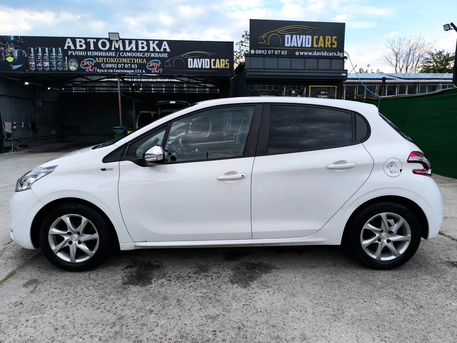 Peugeot 208, снимка 6 - Автомобили и джипове - 54379066
