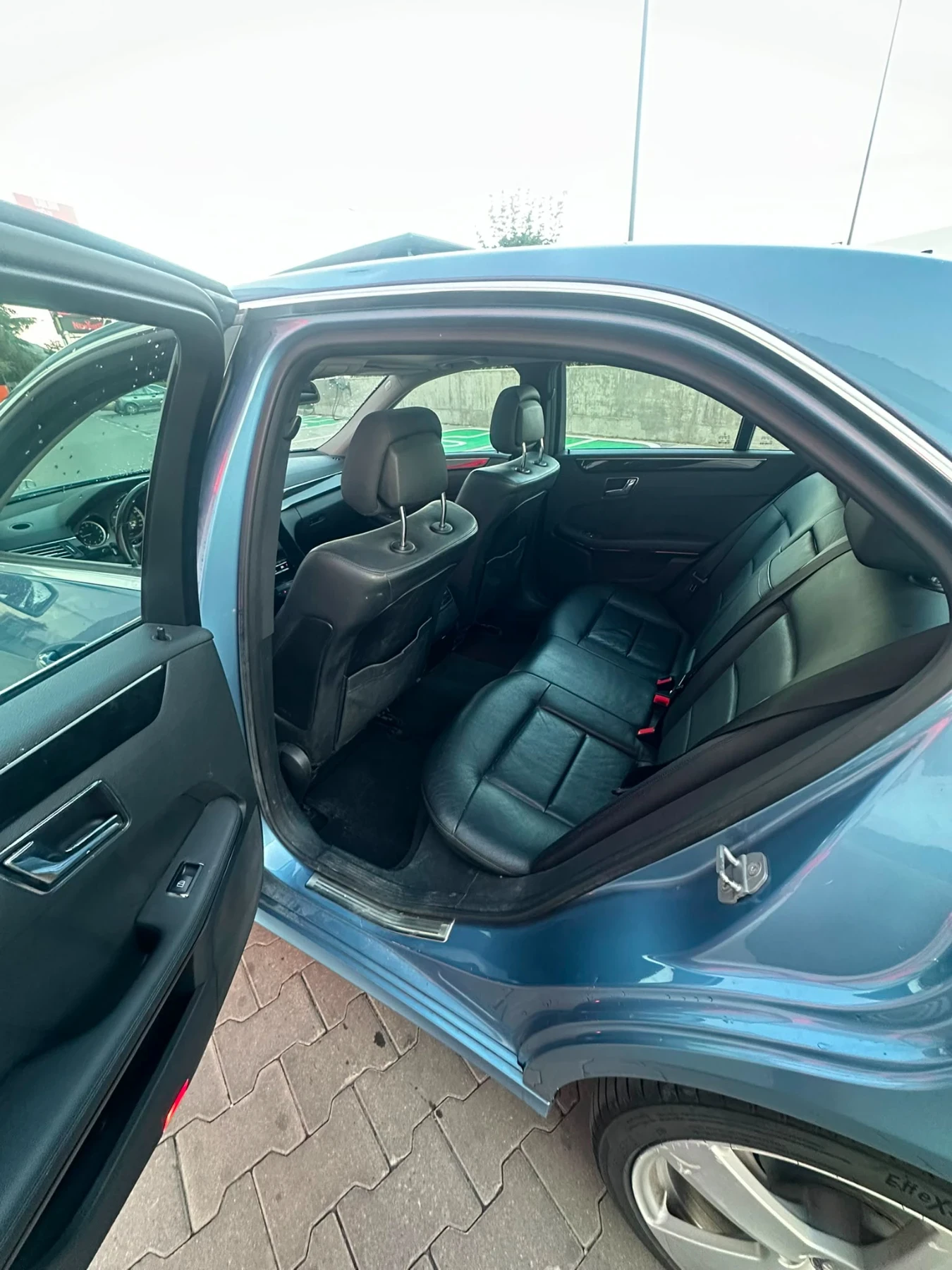 Mercedes-Benz E 350 ДИСТРОНИК/ПОДГРЕВ/СЛЕДЕНЕ НА ЛЕНТИ/ШИБИДАХ/ТОП!!!, снимка 16 - Автомобили и джипове - 55267859