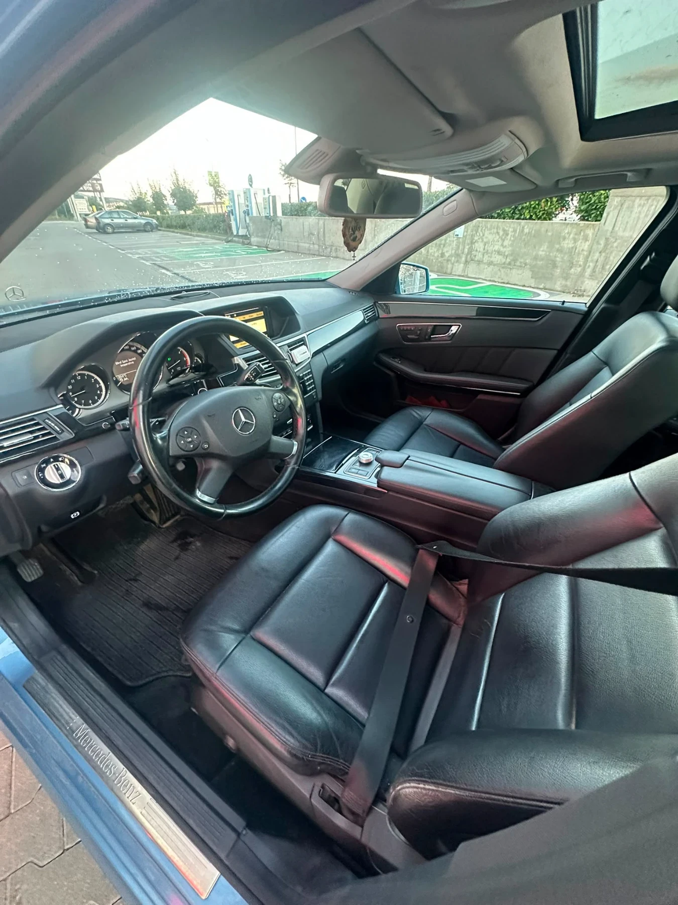 Mercedes-Benz E 350 ДИСТРОНИК/ПОДГРЕВ/СЛЕДЕНЕ НА ЛЕНТИ/ШИБИДАХ/ТОП!!!, снимка 15 - Автомобили и джипове - 55267859