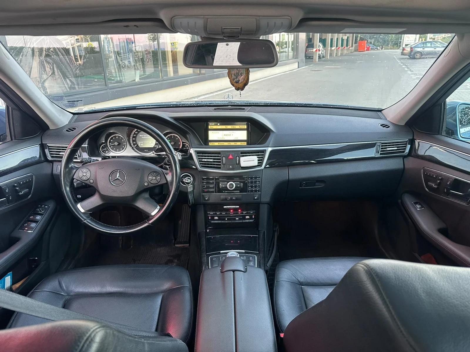 Mercedes-Benz E 350 ДИСТРОНИК/ПОДГРЕВ/СЛЕДЕНЕ НА ЛЕНТИ/ШИБИДАХ/ТОП!!!, снимка 10 - Автомобили и джипове - 55267859