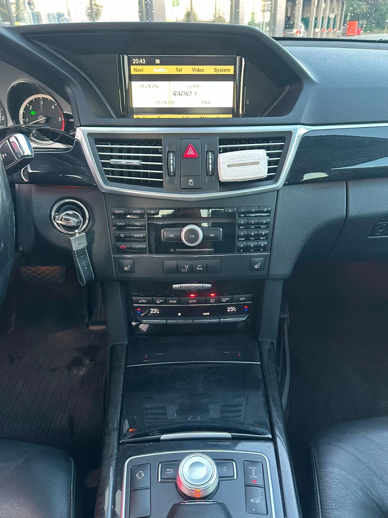 Mercedes-Benz E 350 ДИСТРОНИК/ПОДГРЕВ/СЛЕДЕНЕ НА ЛЕНТИ/ШИБИДАХ/ТОП!!!, снимка 11 - Автомобили и джипове - 55267859