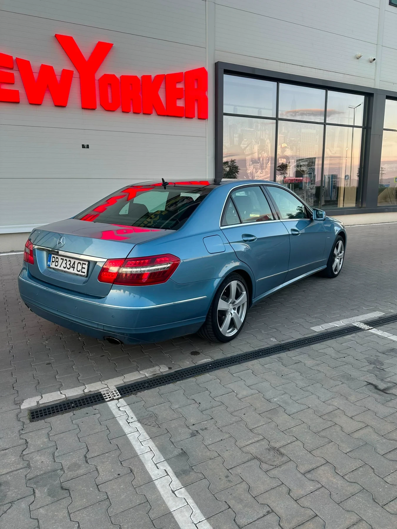 Mercedes-Benz E 350 ДИСТРОНИК/ПОДГРЕВ/СЛЕДЕНЕ НА ЛЕНТИ/ШИБИДАХ/ТОП!!!, снимка 5 - Автомобили и джипове - 55267859