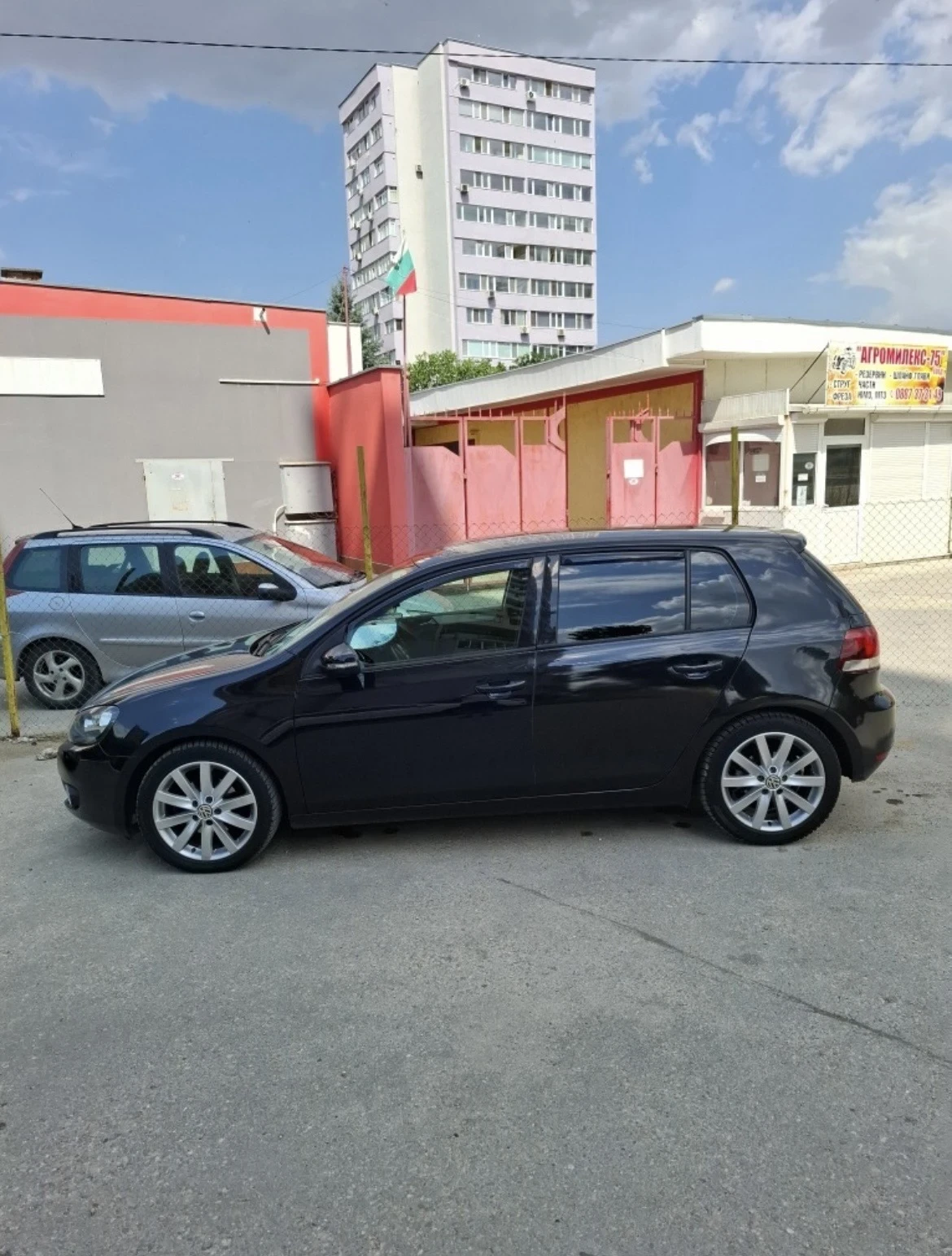 VW Golf 1.6 TDi, снимка 9 - Автомобили и джипове - 55613459