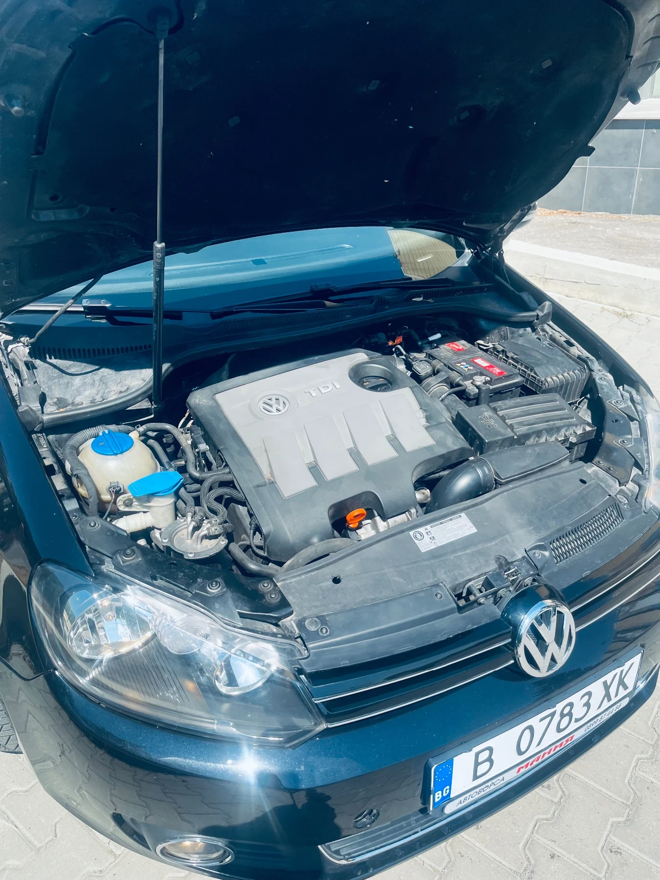 VW Golf 1.6 TDi, снимка 4 - Автомобили и джипове - 55613459
