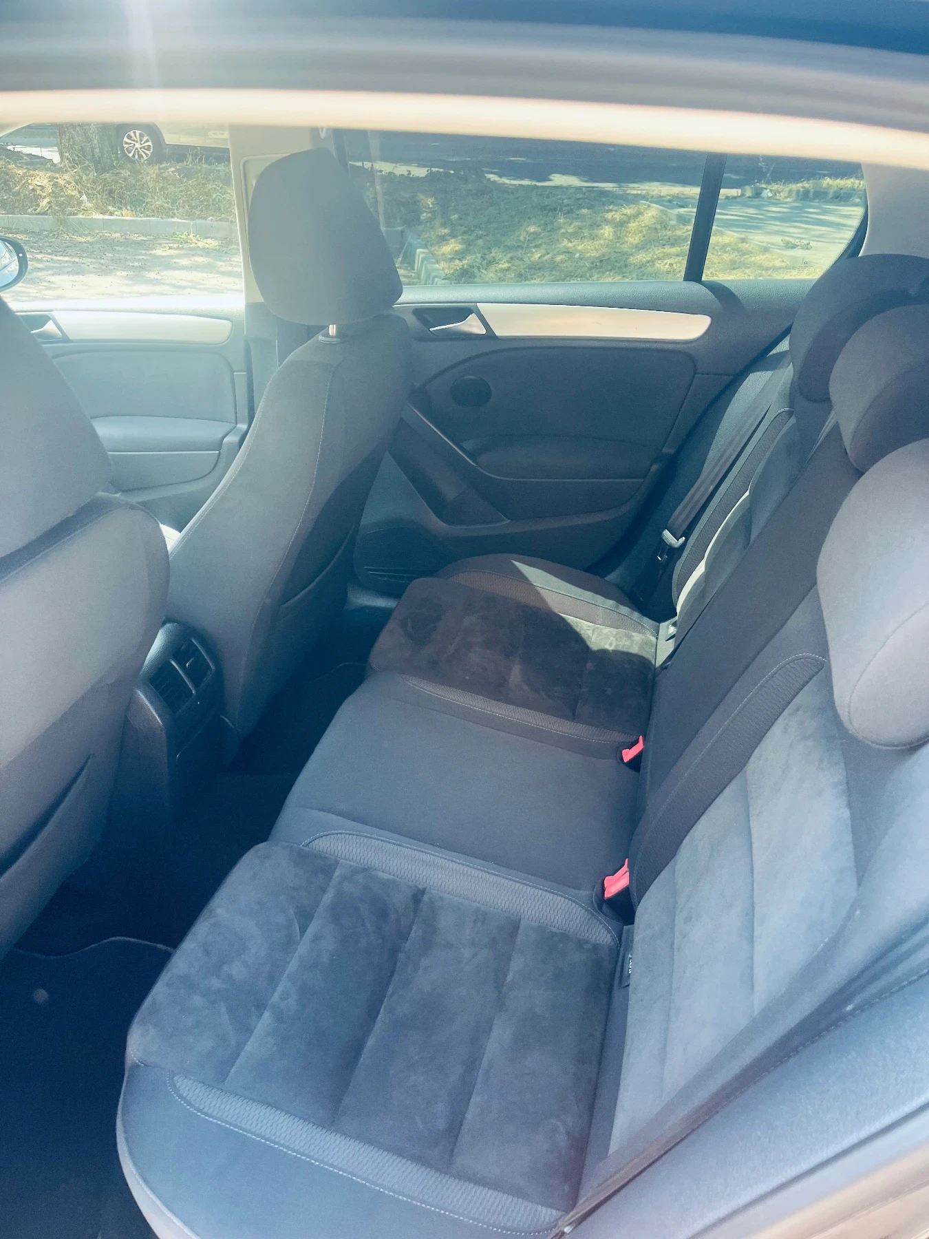 VW Golf 1.6 TDi, снимка 6 - Автомобили и джипове - 55613459