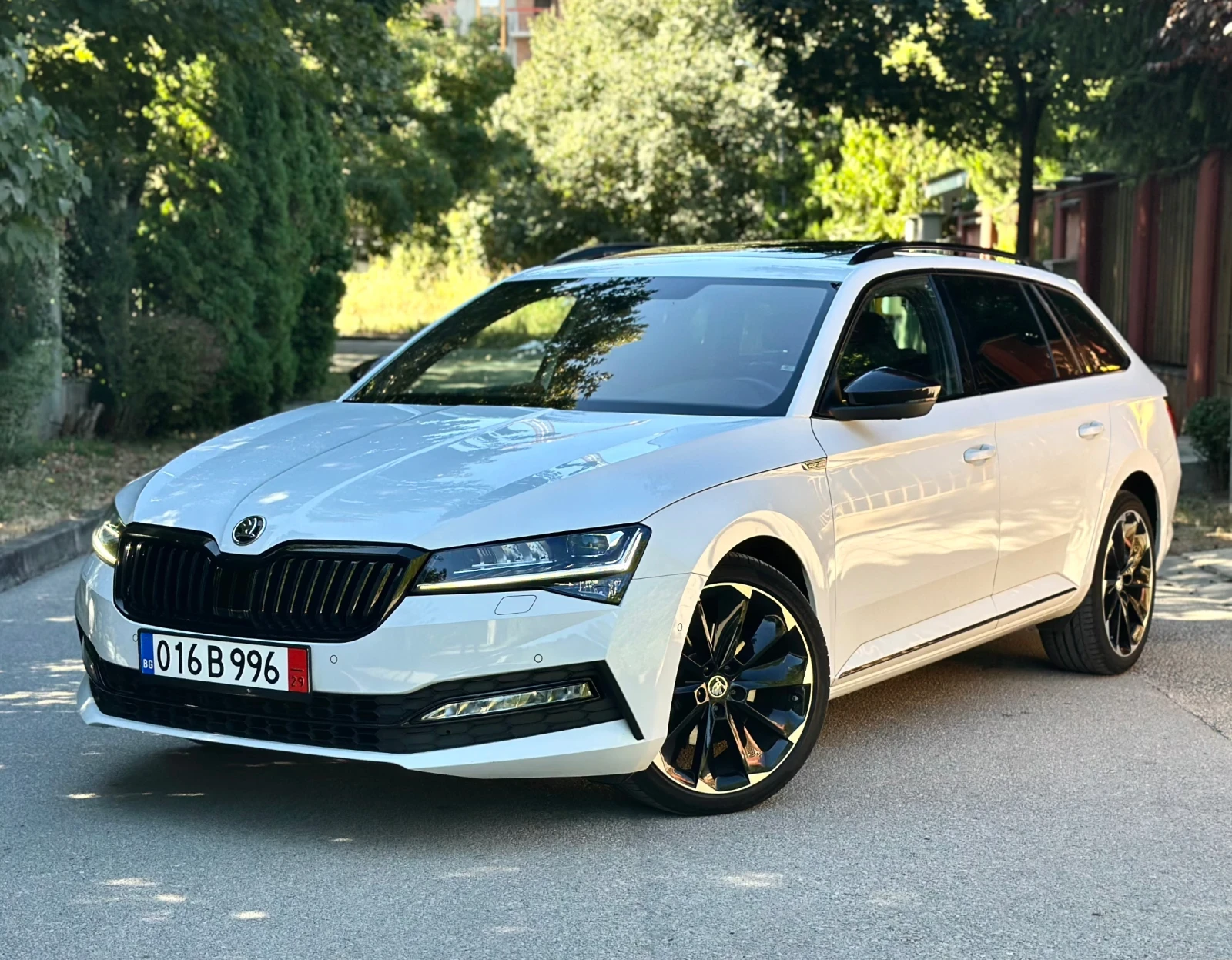 Skoda Superb 2.0TDI* 200кс* 4X4* SPORTLINE* Panorama* FACELIFT*, снимка 2 - Автомобили и джипове - 55983731