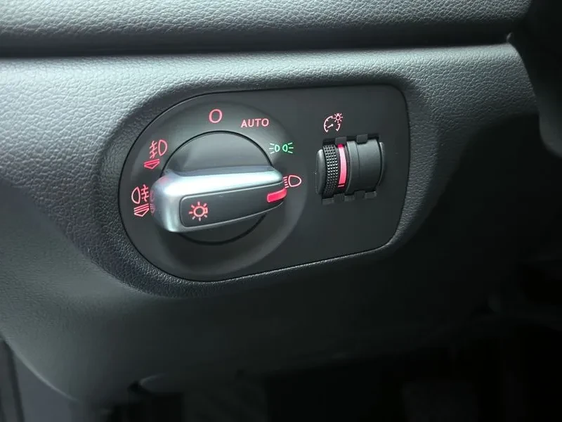 Audi Q3 2.0 TDI Quattro, снимка 13 - Автомобили и джипове - 55128633
