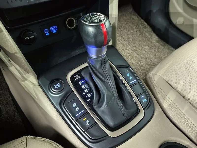 Hyundai Kona 1.6 TURBO 2WD PREMIUM, снимка 9 - Автомобили и джипове - 55299316