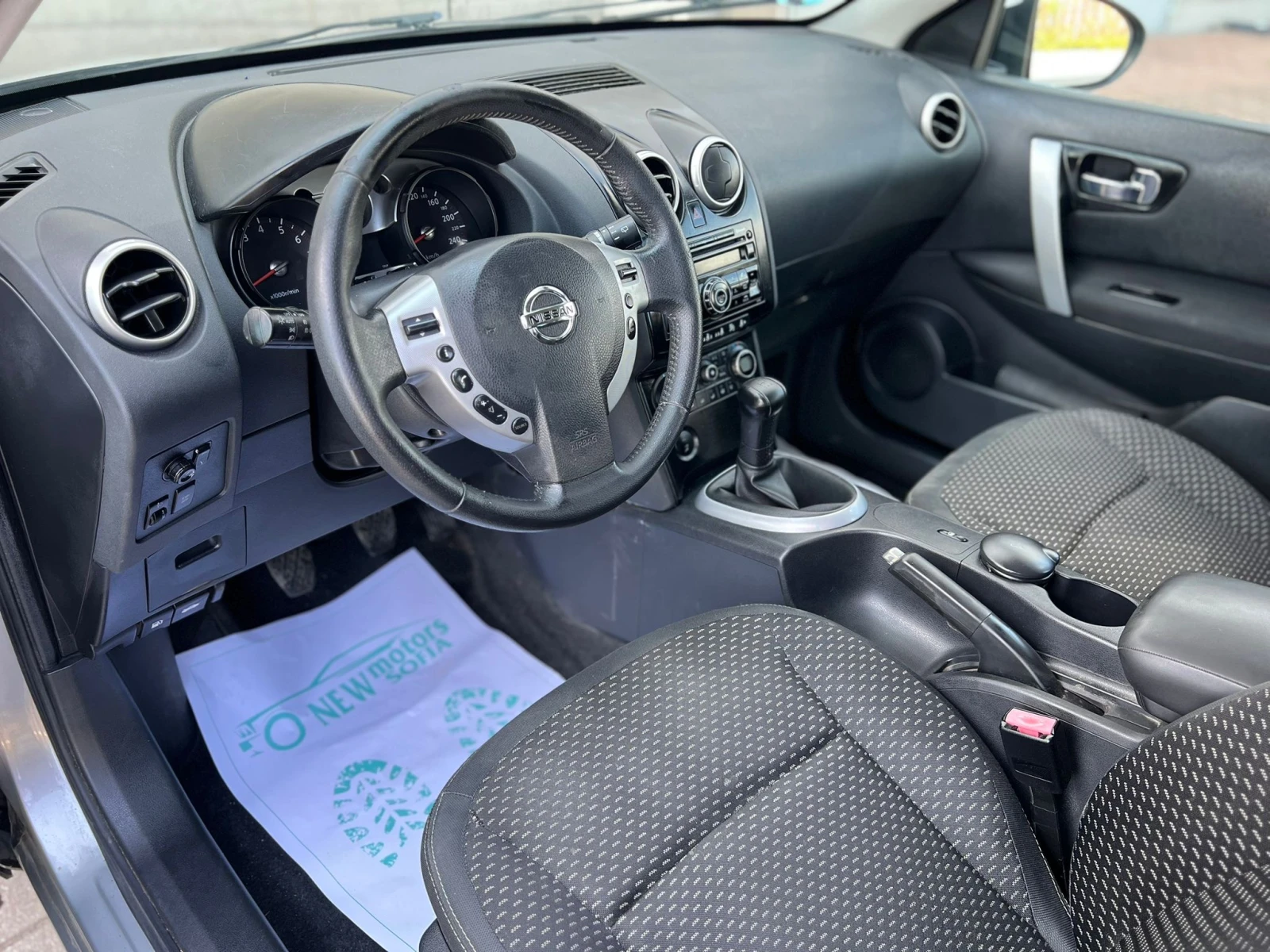 Nissan Qashqai 1.6 бензин Лизинг през Уникредит по 230 лв на месе - изображение 8