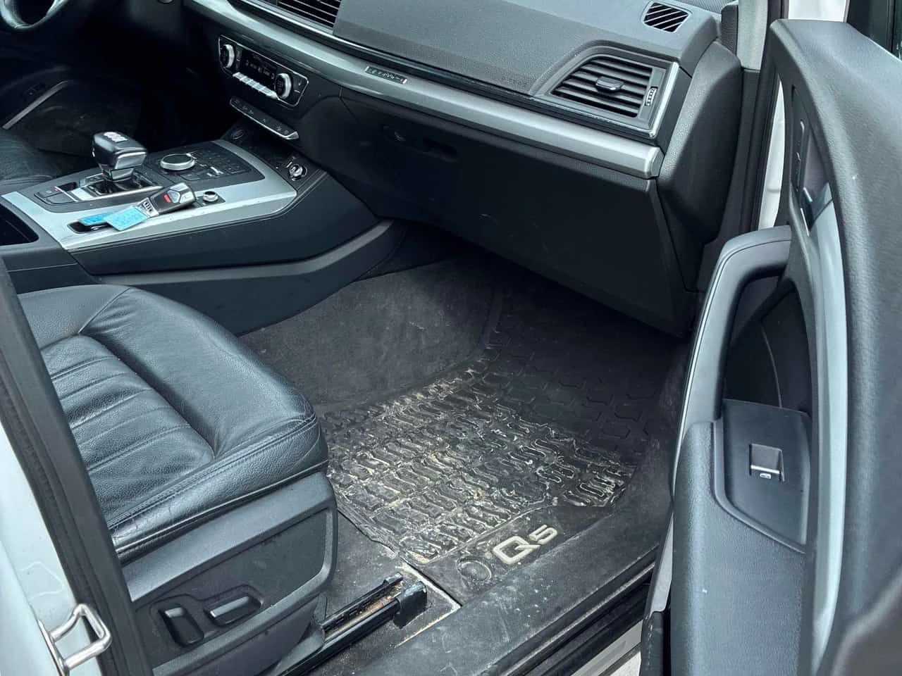 Audi Q5 * KOMFORT * CARFAX * ПОДГРЕВИ * KEYLESS, снимка 15 - Автомобили и джипове - 54162013