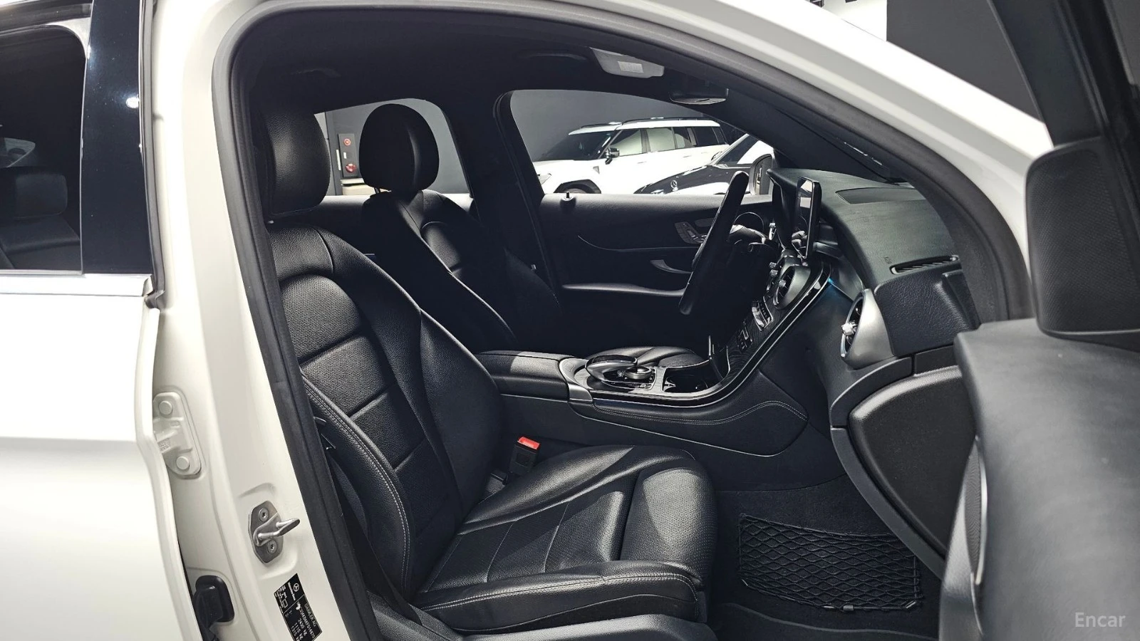Mercedes-Benz GLC 300 COUPE* 360* DISTRO* PANO, снимка 8 - Автомобили и джипове - 55641058