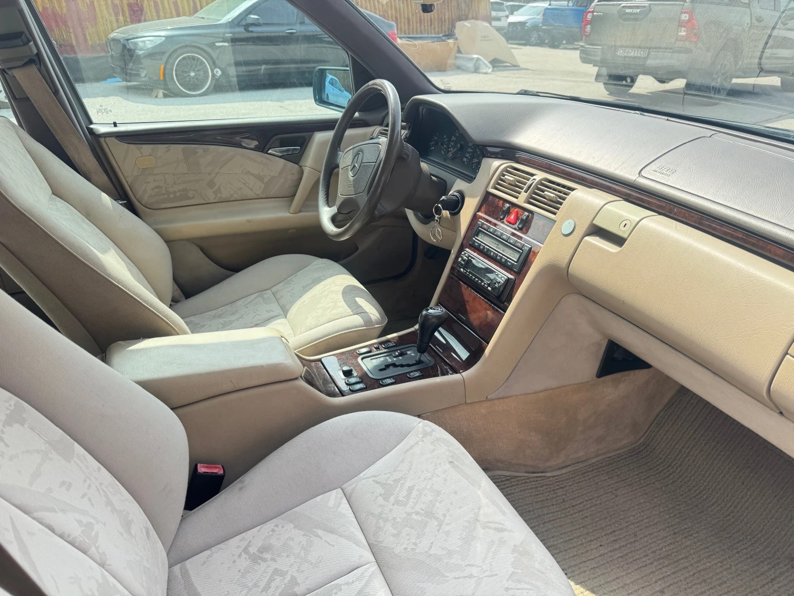 Mercedes-Benz E 320, снимка 5 - Автомобили и джипове - 55974348