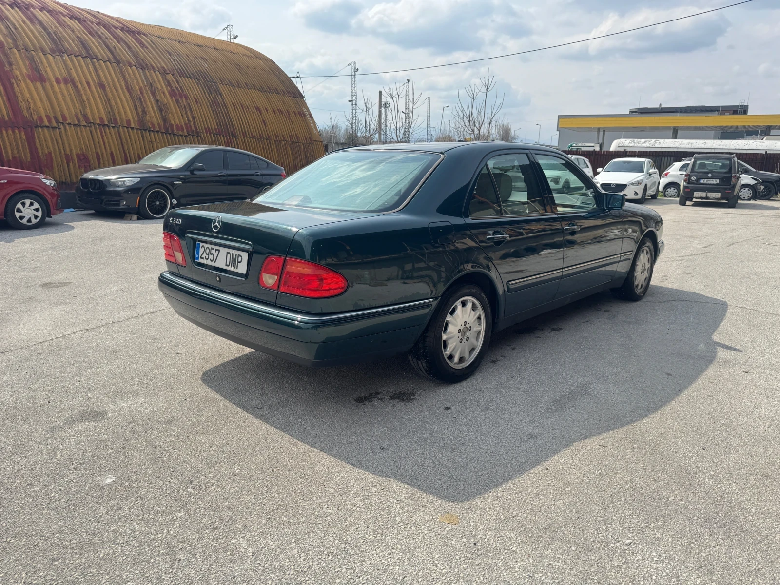 Mercedes-Benz E 320, снимка 3 - Автомобили и джипове - 55974348
