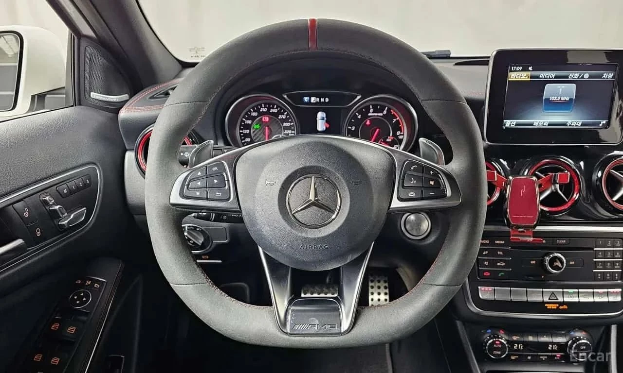 Mercedes-Benz GLA 45 AMG, снимка 12 - Автомобили и джипове - 56685649