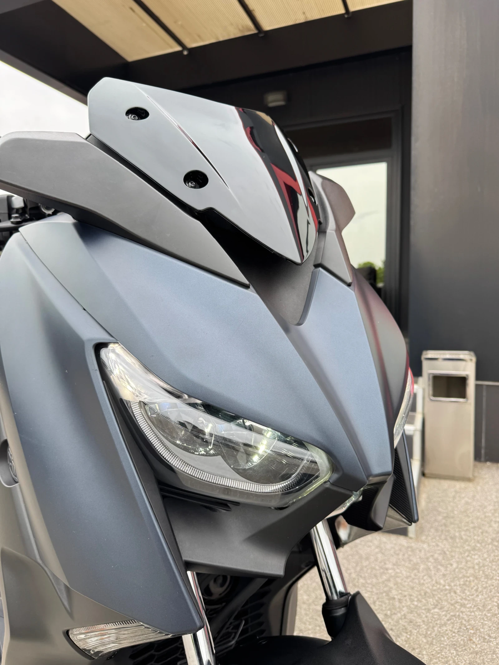 Yamaha X-max 300-ABS-TCS-LED-KEYLESS-2023г.-КАТО НОВ, снимка 7 - Мотоциклети и мототехника - 54478252