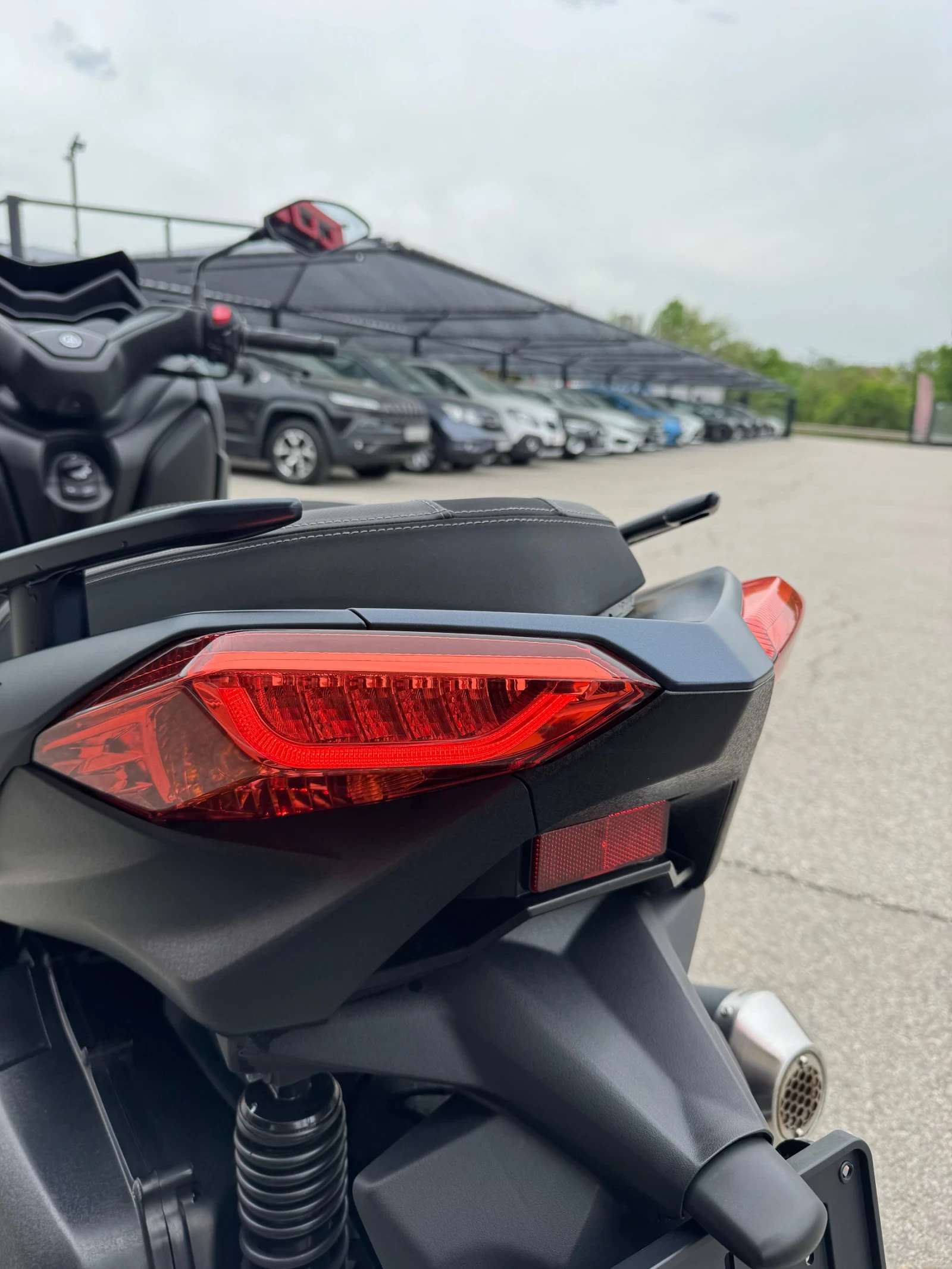 Yamaha X-max 300-ABS-TCS-LED-KEYLESS-2023г.-КАТО НОВ, снимка 9 - Мотоциклети и мототехника - 54478252