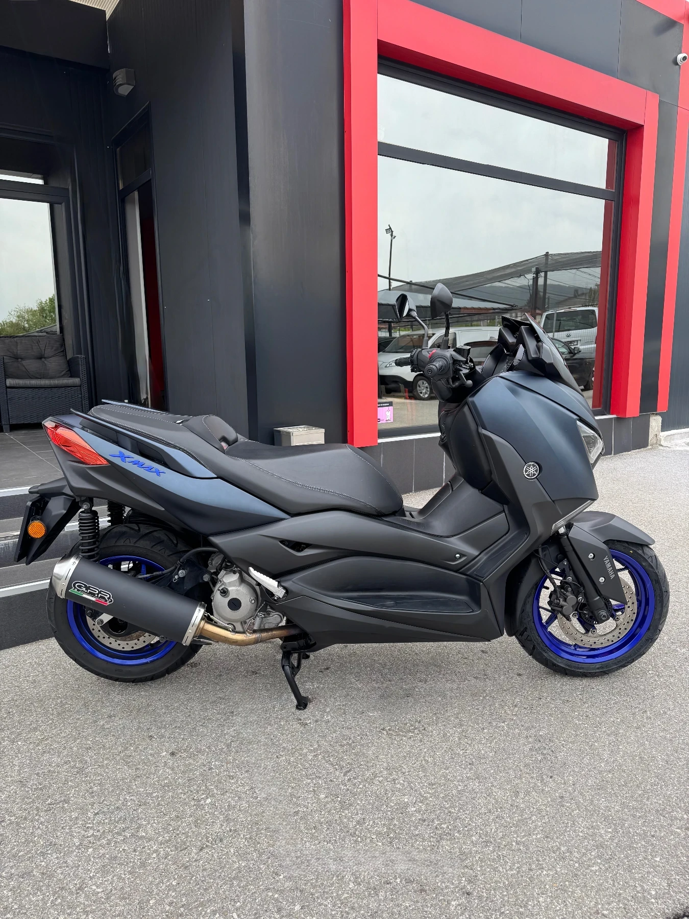 Yamaha X-max 300-ABS-TCS-LED-KEYLESS-2023г.-КАТО НОВ, снимка 2 - Мотоциклети и мототехника - 54478252