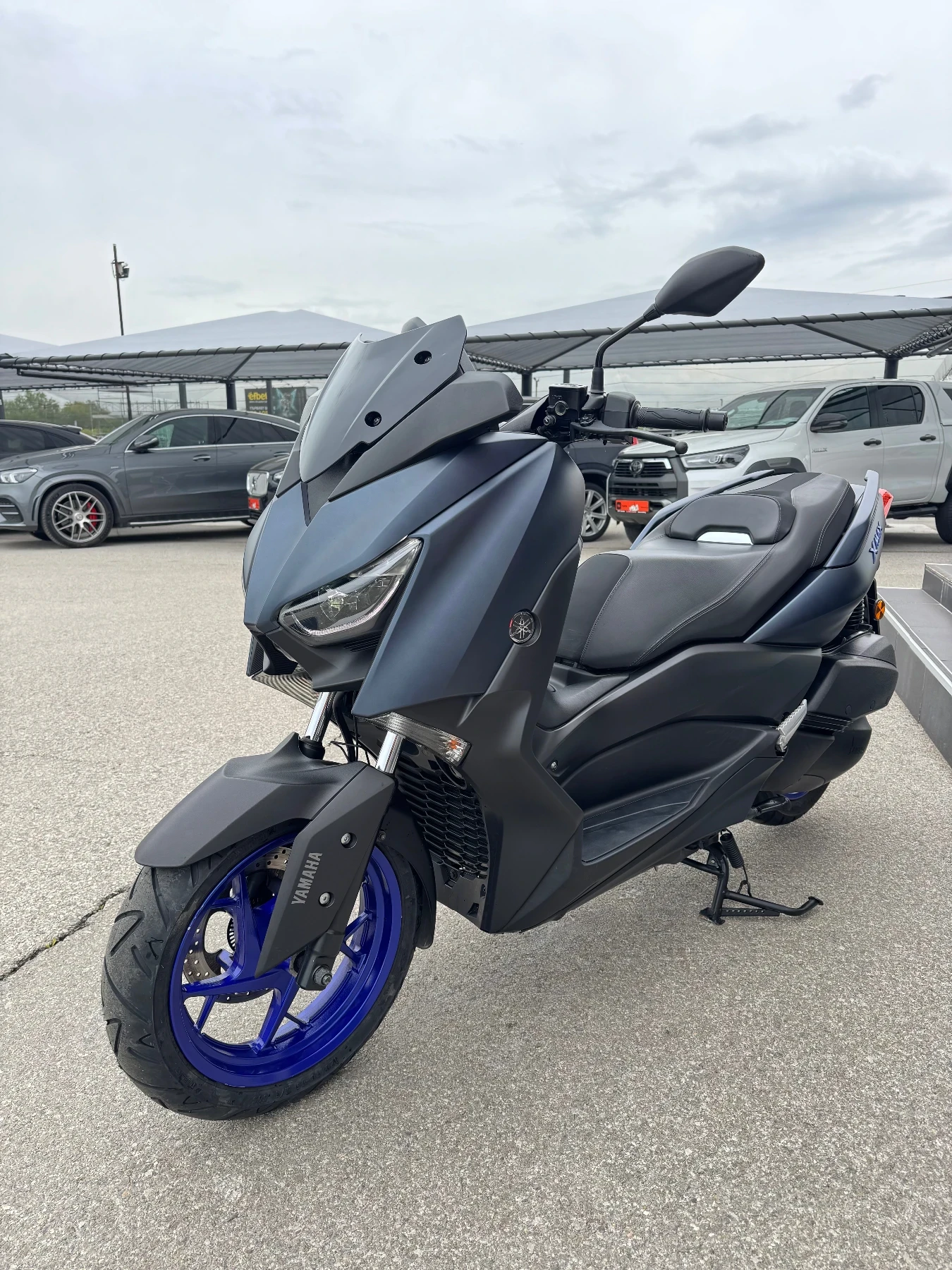 Yamaha X-max 300-ABS-TCS-LED-KEYLESS-2023г.-КАТО НОВ, снимка 6 - Мотоциклети и мототехника - 54478252