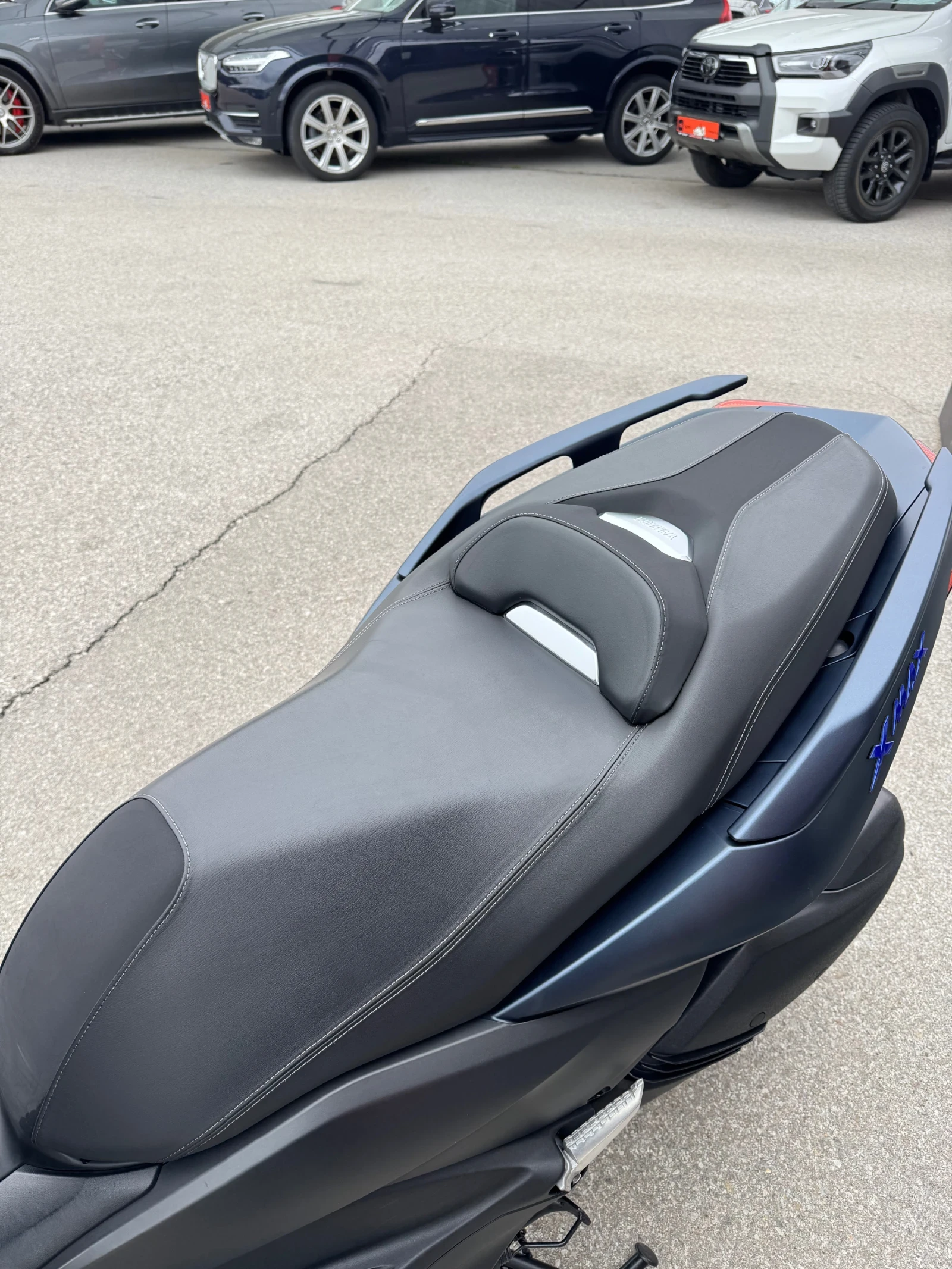 Yamaha X-max 300-ABS-TCS-LED-KEYLESS-2023г.-КАТО НОВ, снимка 13 - Мотоциклети и мототехника - 54478252