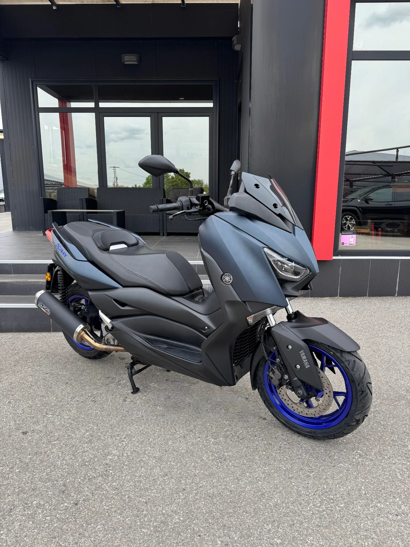 Yamaha X-max 300-ABS-TCS-LED-KEYLESS-2023г.-КАТО НОВ