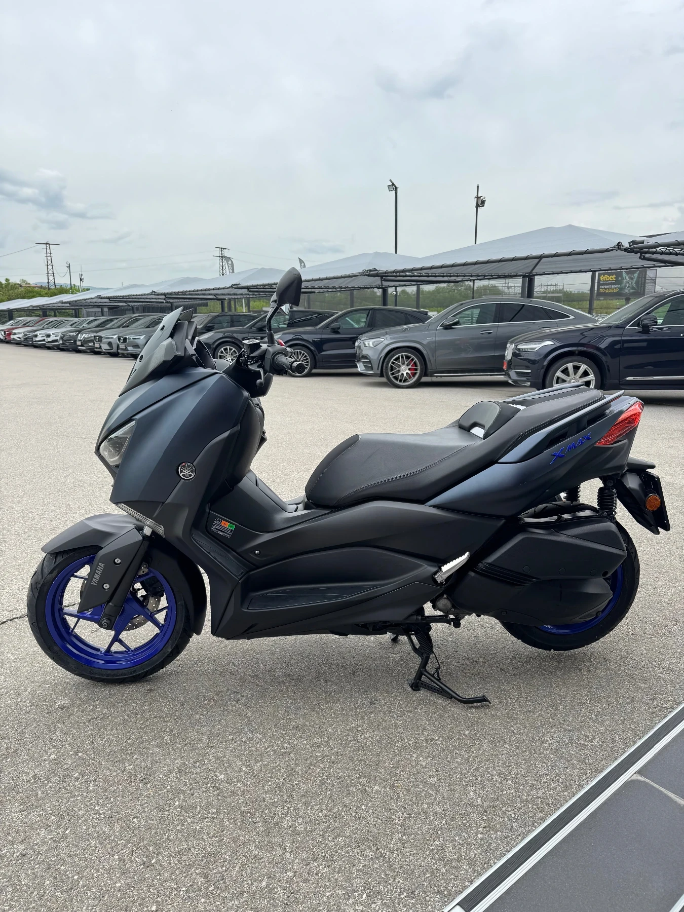 Yamaha X-max 300-ABS-TCS-LED-KEYLESS-2023г.-КАТО НОВ, снимка 5 - Мотоциклети и мототехника - 54478252