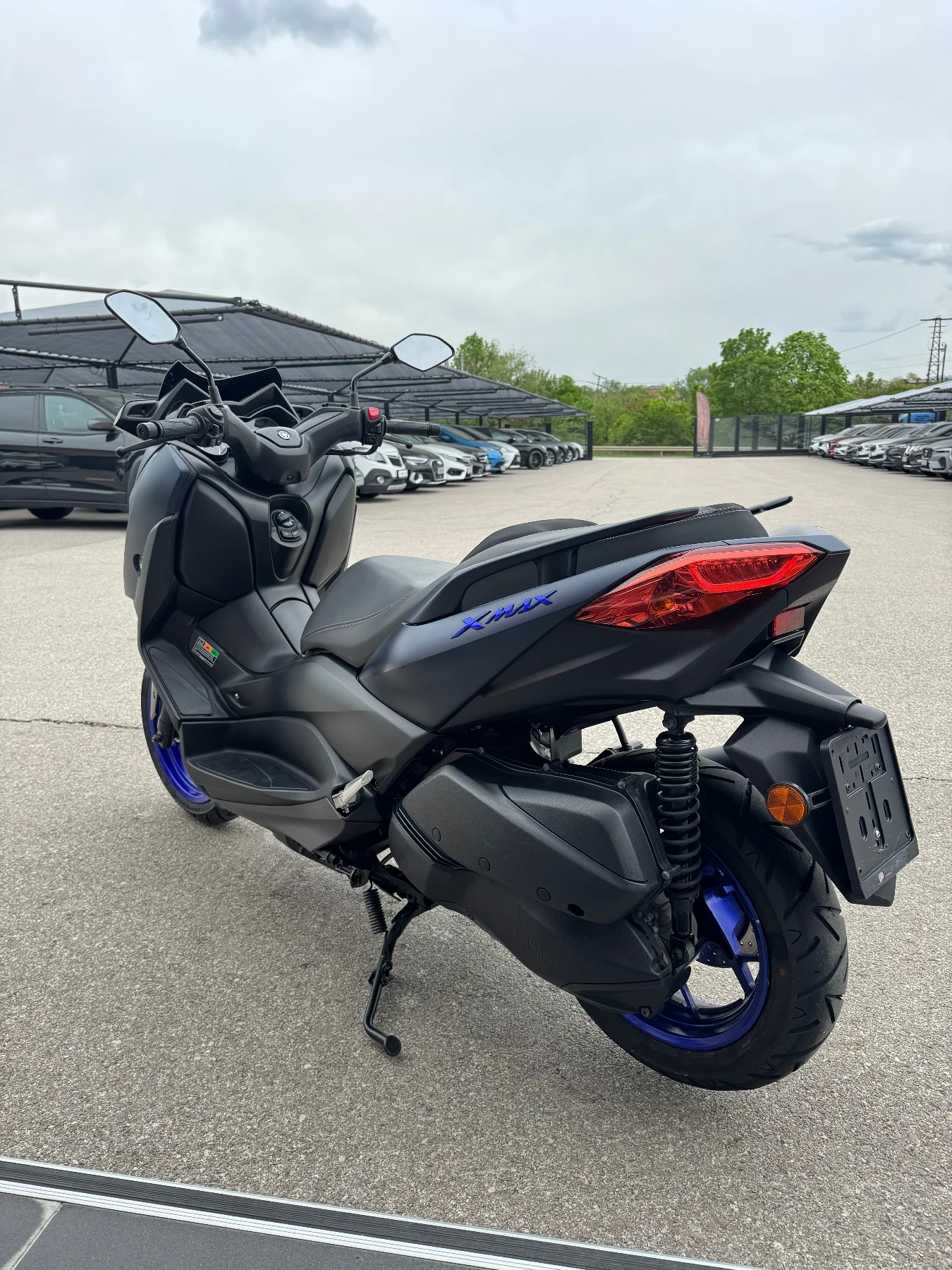 Yamaha X-max 300-ABS-TCS-LED-KEYLESS-2023г.-КАТО НОВ, снимка 4 - Мотоциклети и мототехника - 54478252