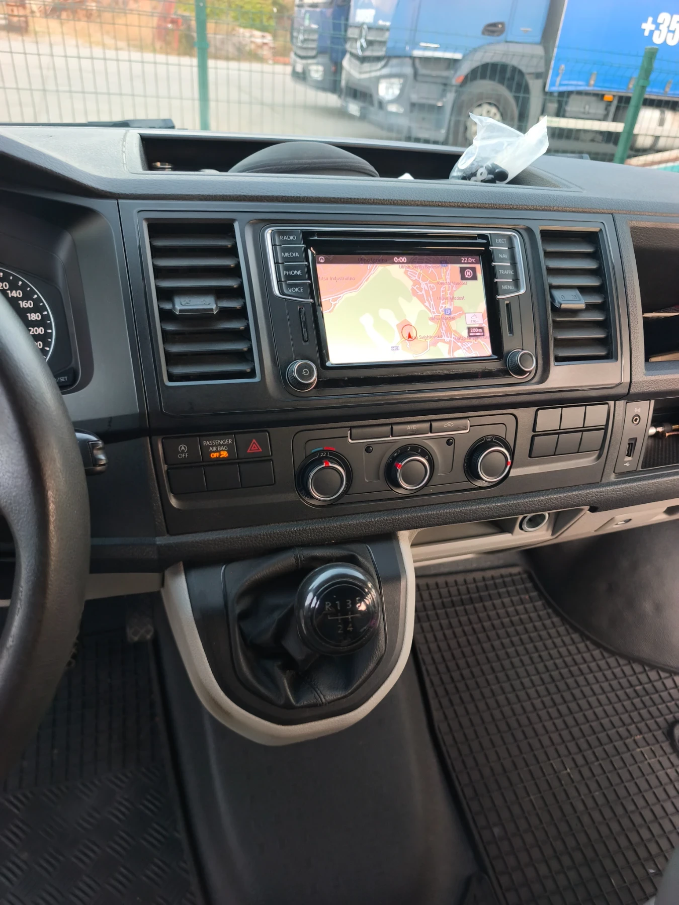Кемпер VW Transporter t6, снимка 11 - Каравани и кемпери - 56171724