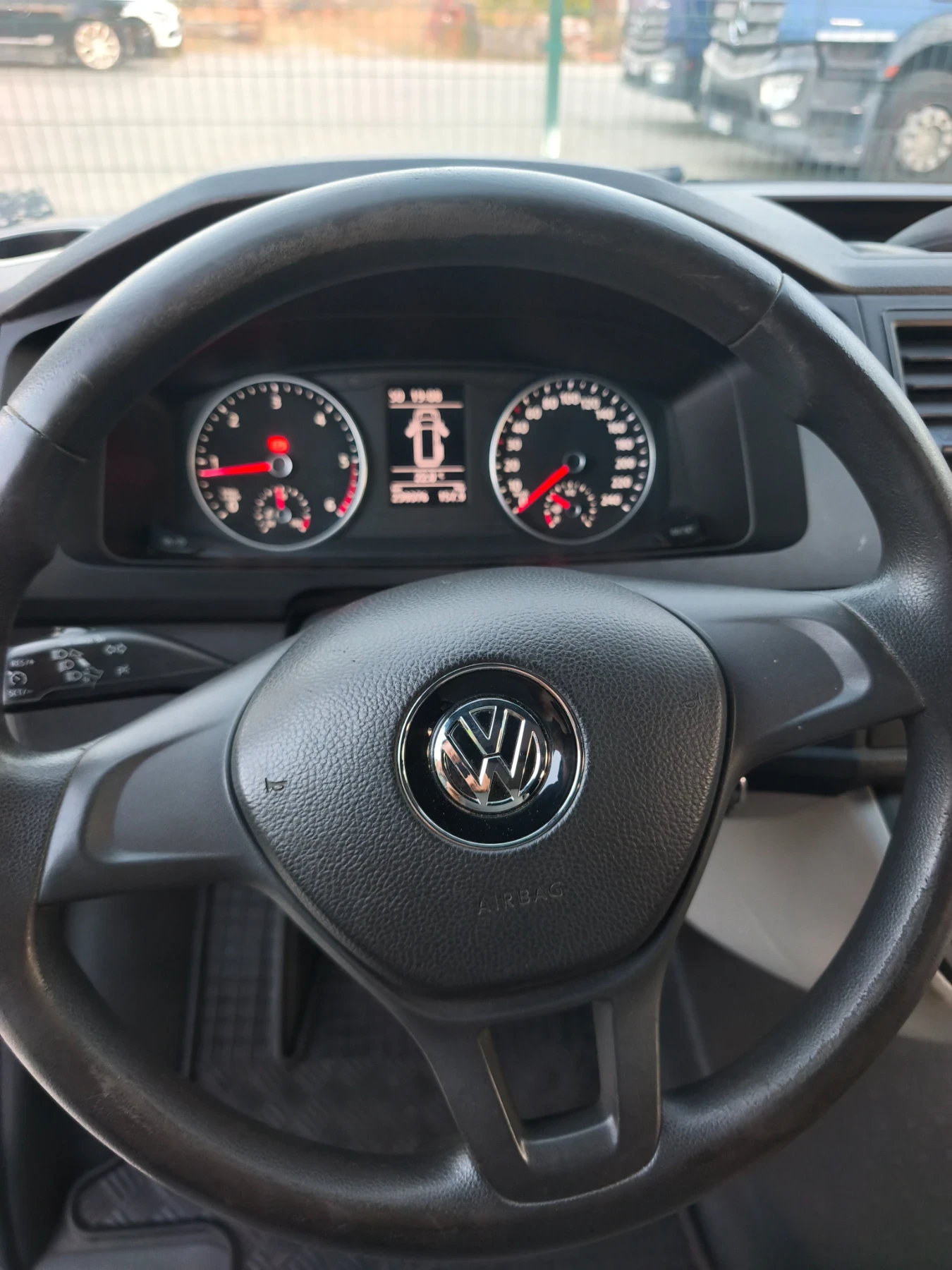 Кемпер VW Transporter t6, снимка 10 - Каравани и кемпери - 56171724