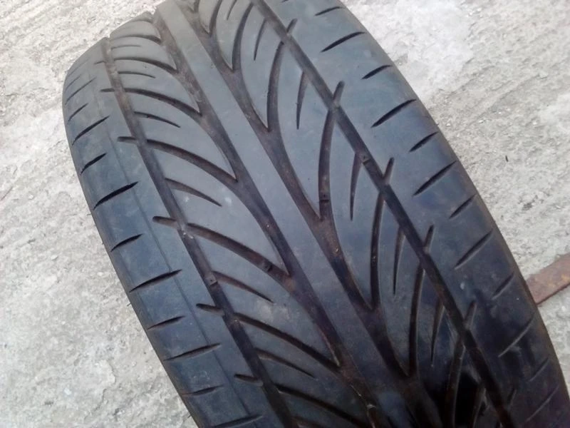 Гуми Летни 235/35R19, снимка 2 - Гуми и джанти - 18699904