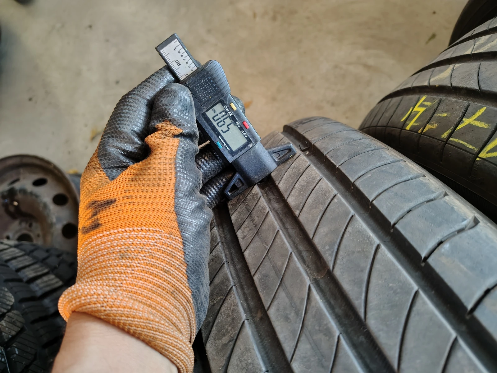 Гуми Летни 215/55R17, снимка 5 - Гуми и джанти - 53776047