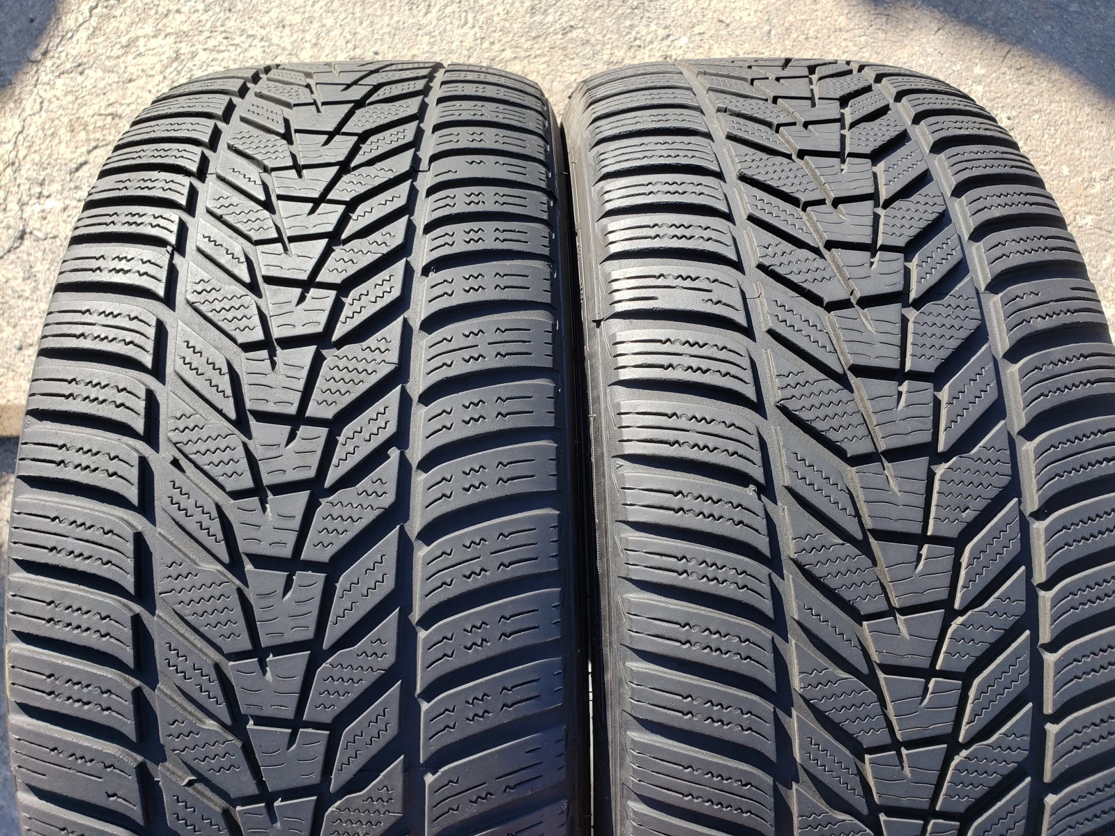 Гуми Зимни 245/45R19, снимка 2 - Гуми и джанти - 56253063
