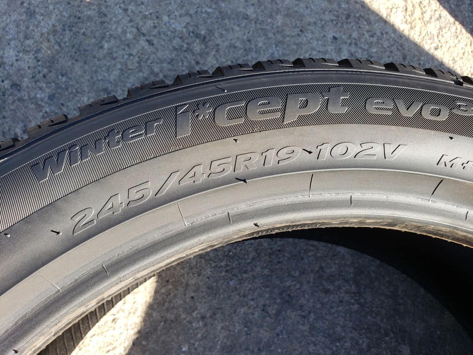 Гуми Зимни 245/45R19, снимка 6 - Гуми и джанти - 56253063