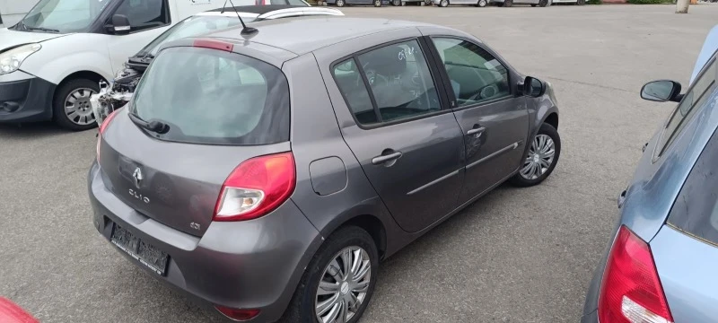 Renault Clio 1.5 DCi, снимка 5 - Автомобили и джипове - 43715305