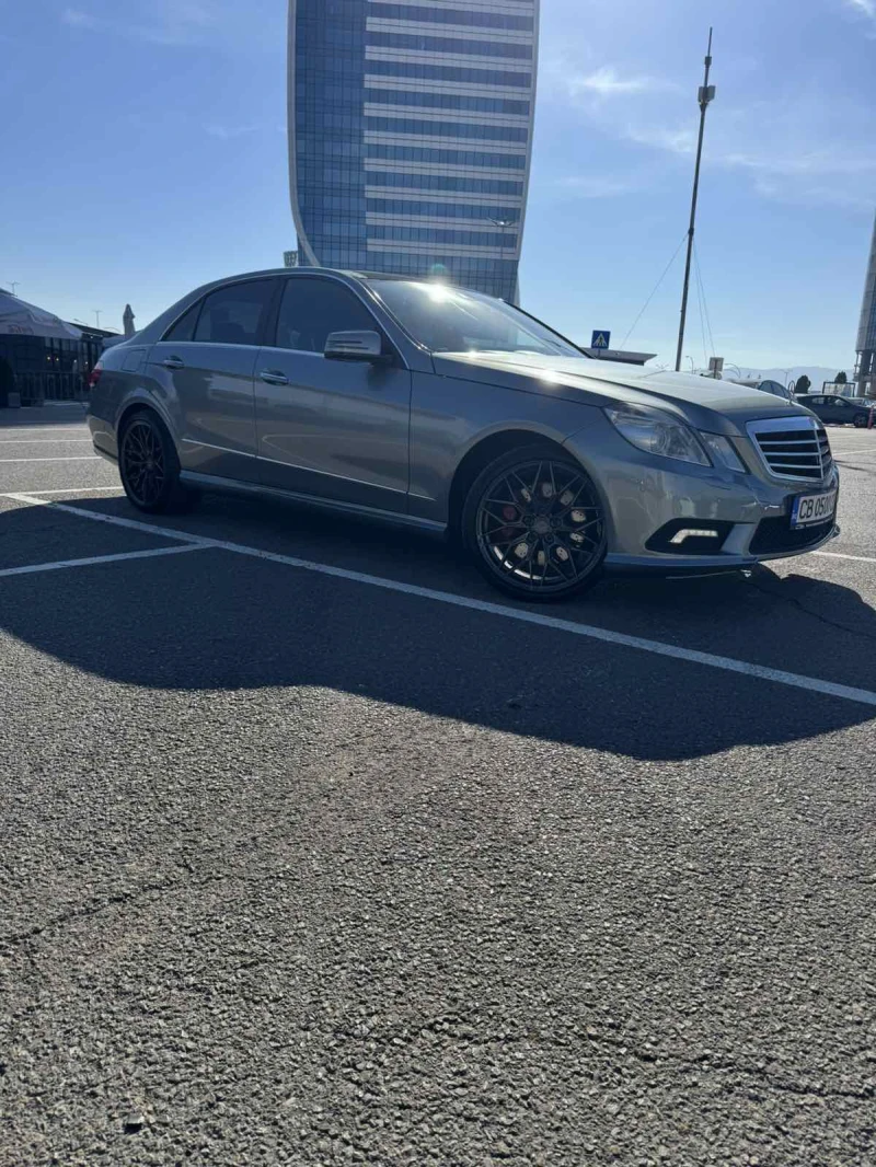 Mercedes-Benz E 500 550 4MATIC, снимка 2 - Автомобили и джипове - 47793842